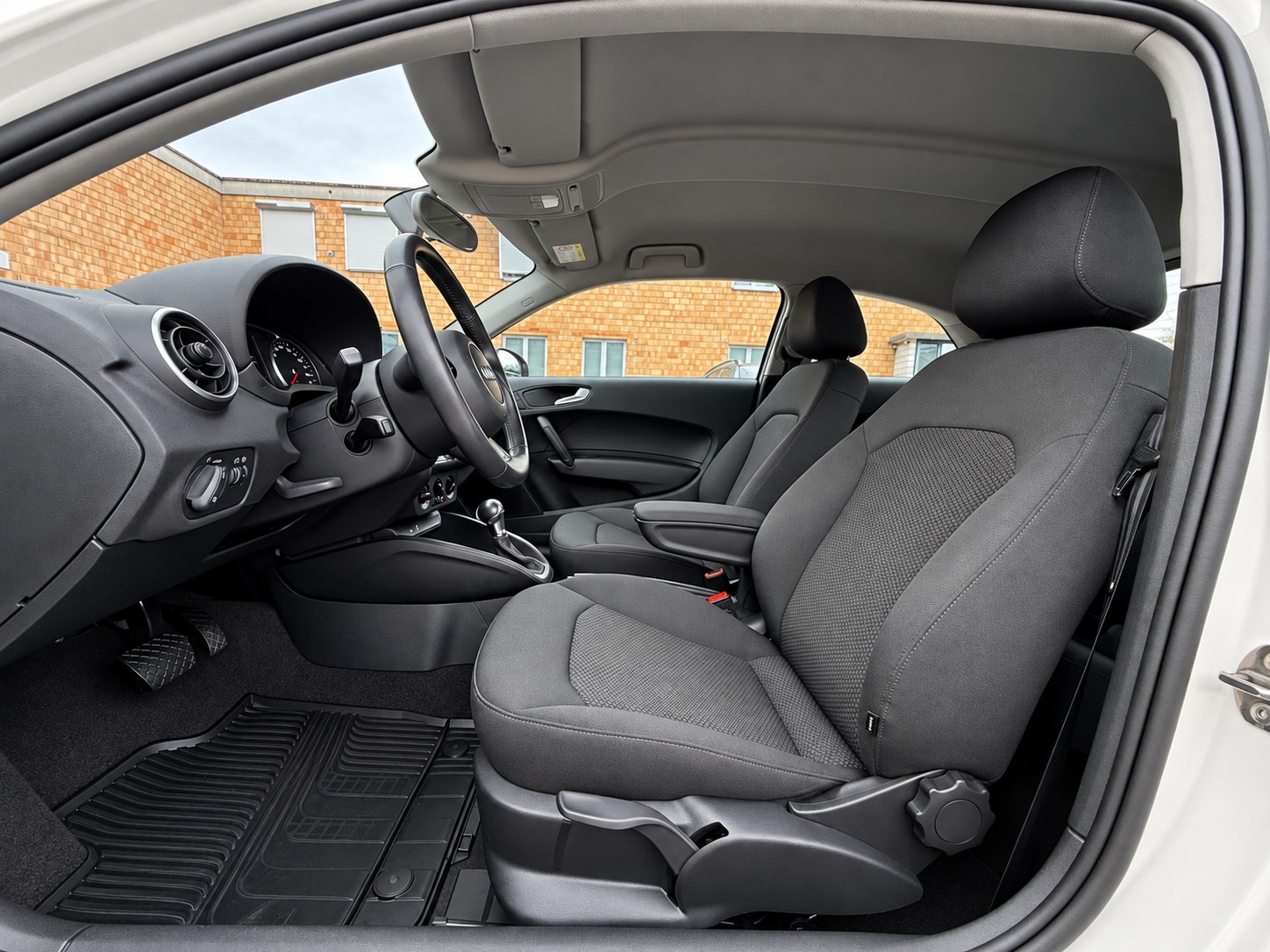 AUDI A1 1.0 TFSI S-tronic Automat-image-6