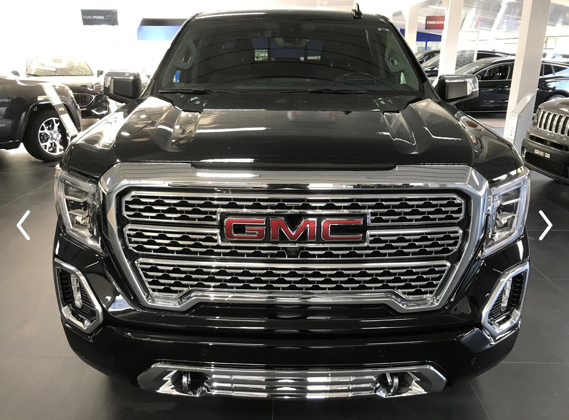 GMC Sierra-image-1