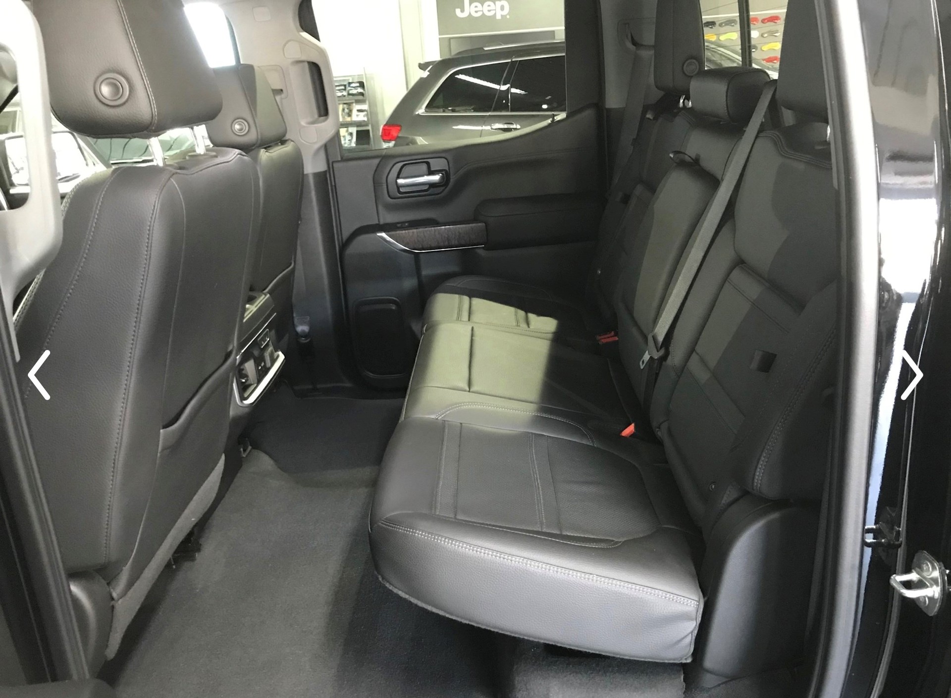 GMC Sierra-image-3