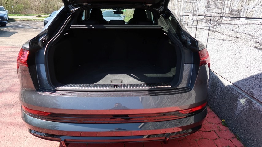 AUDI e-tron 55 Sportback S Line quattro-image-9