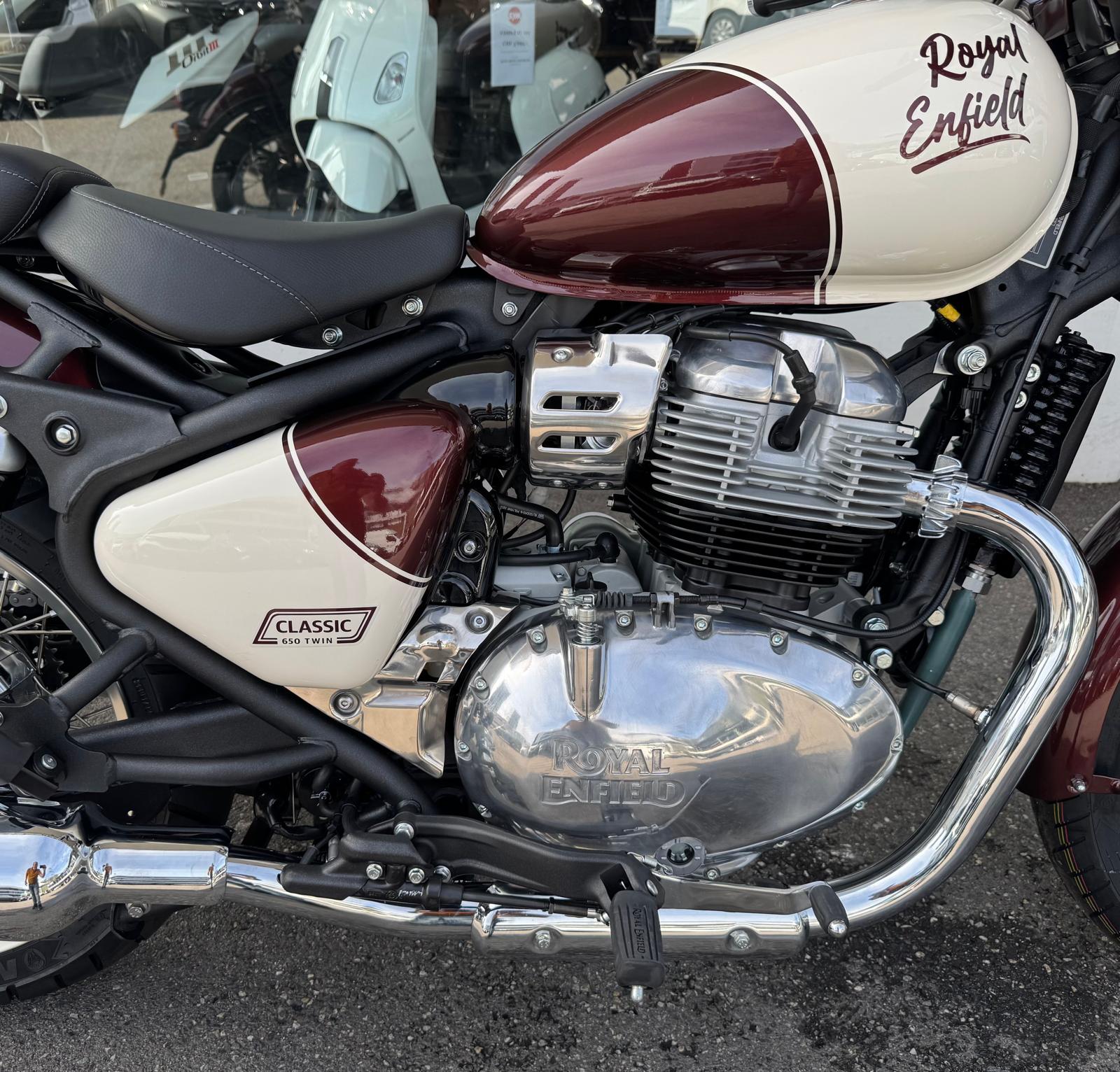 ROYAL ENFIELD Classic 650 Vallam Red-image-3