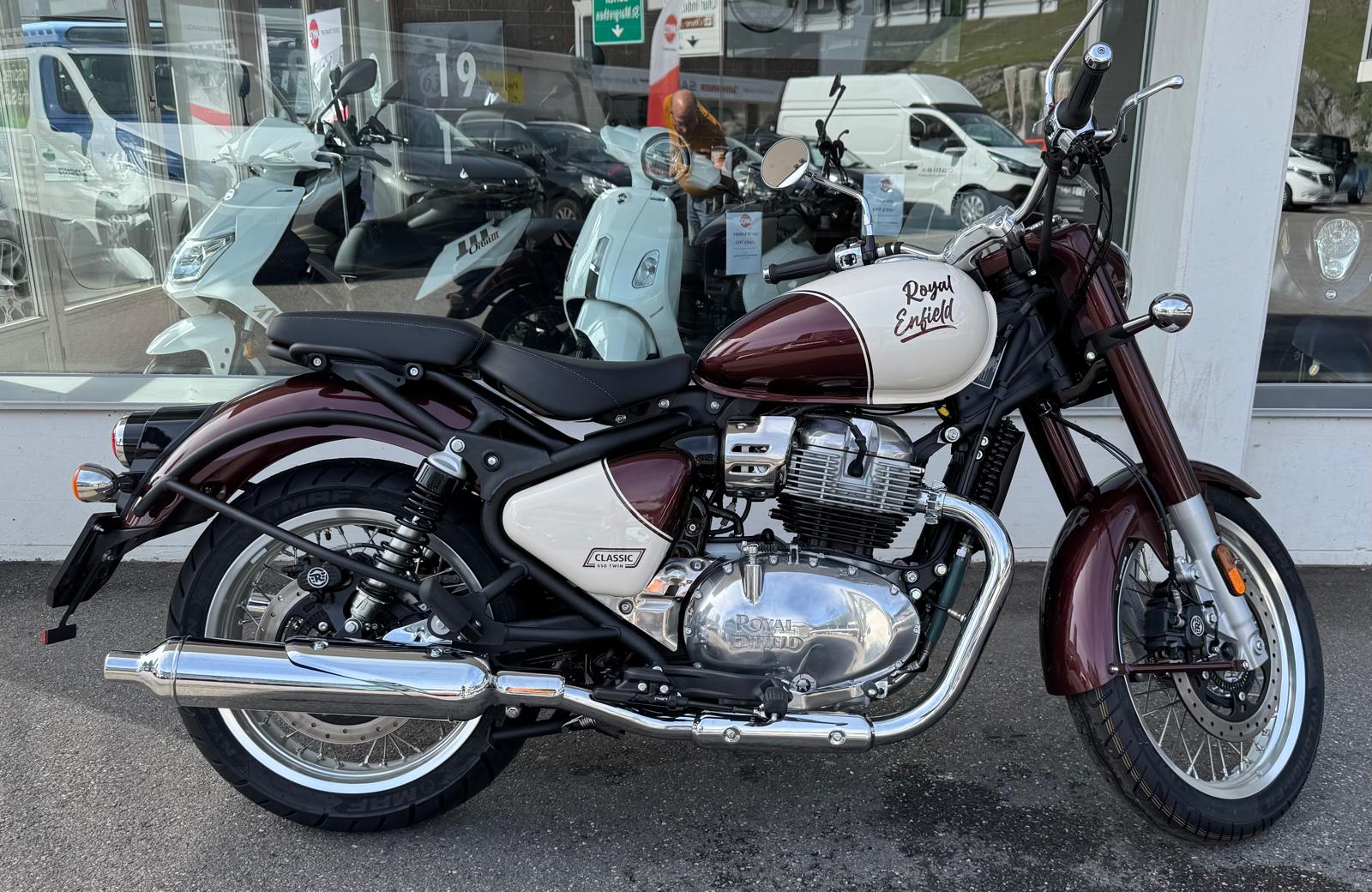 ROYAL ENFIELD Classic 650 Vallam Red-image-2