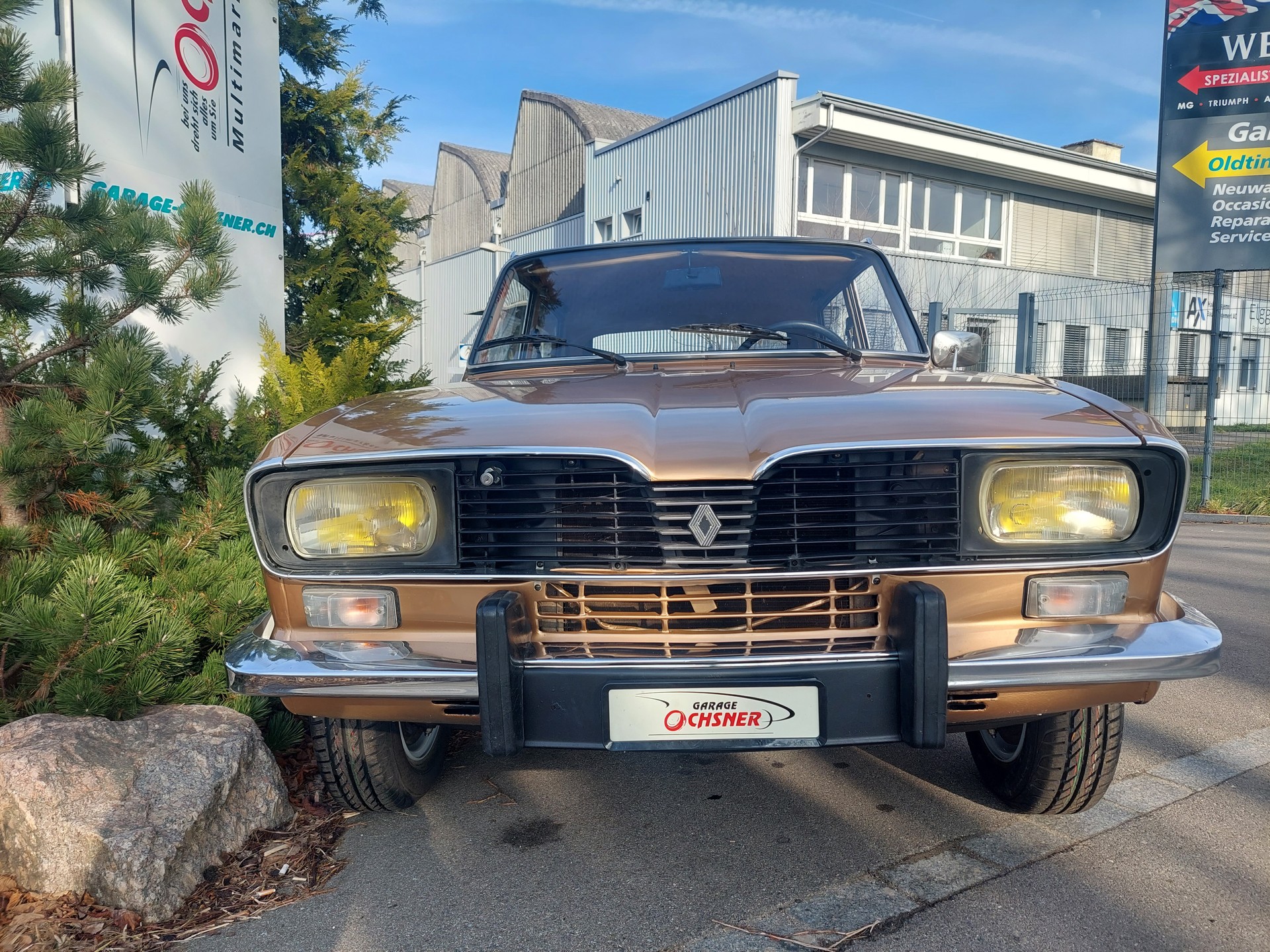 RENAULT 16 TS-showroom-element-2