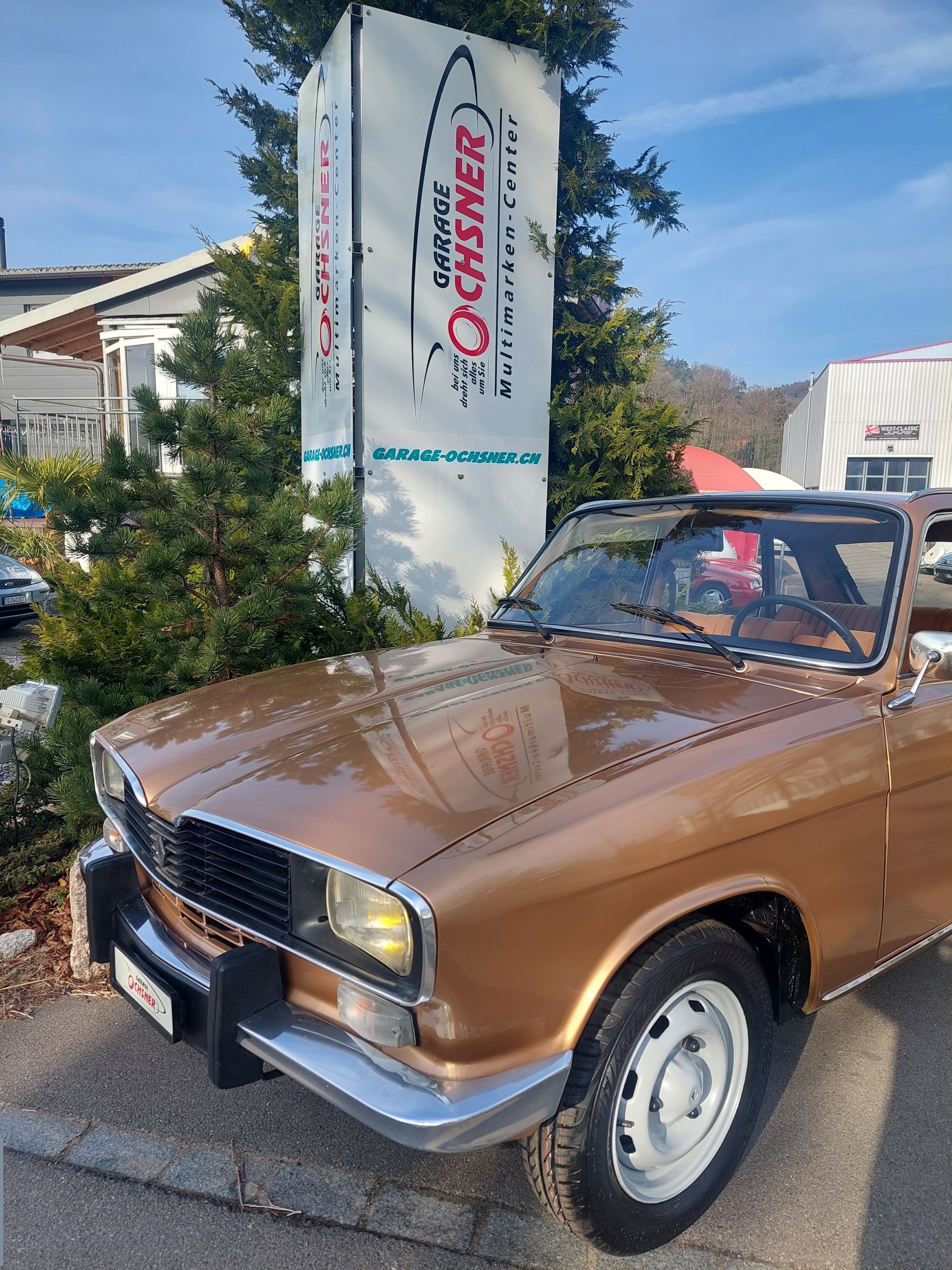 RENAULT 16 TS-showroom-element-1