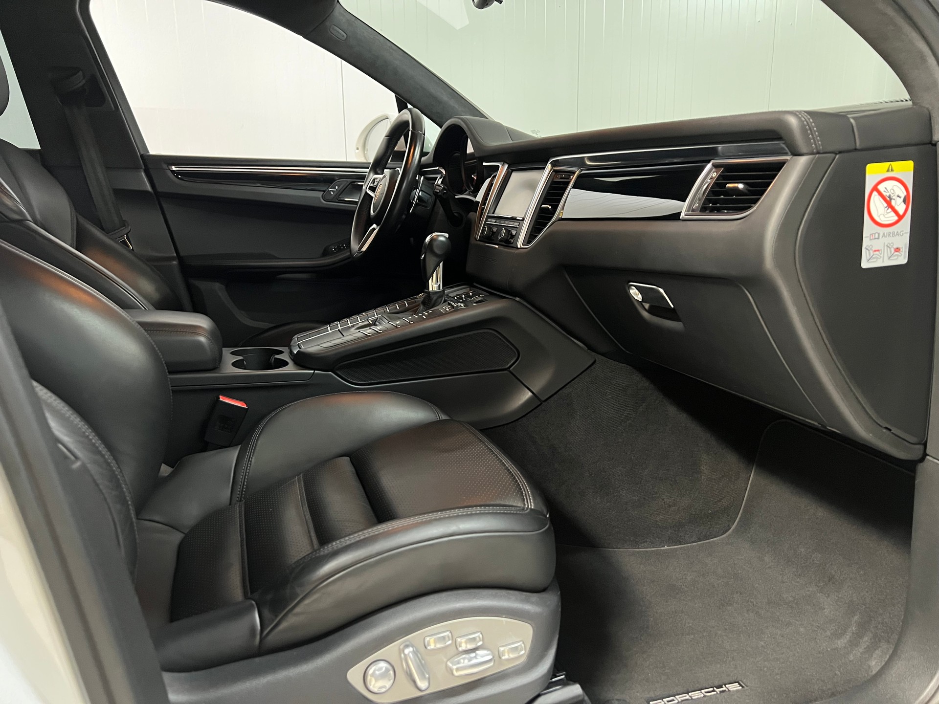 PORSCHE Macan Turbo PDK-image-6