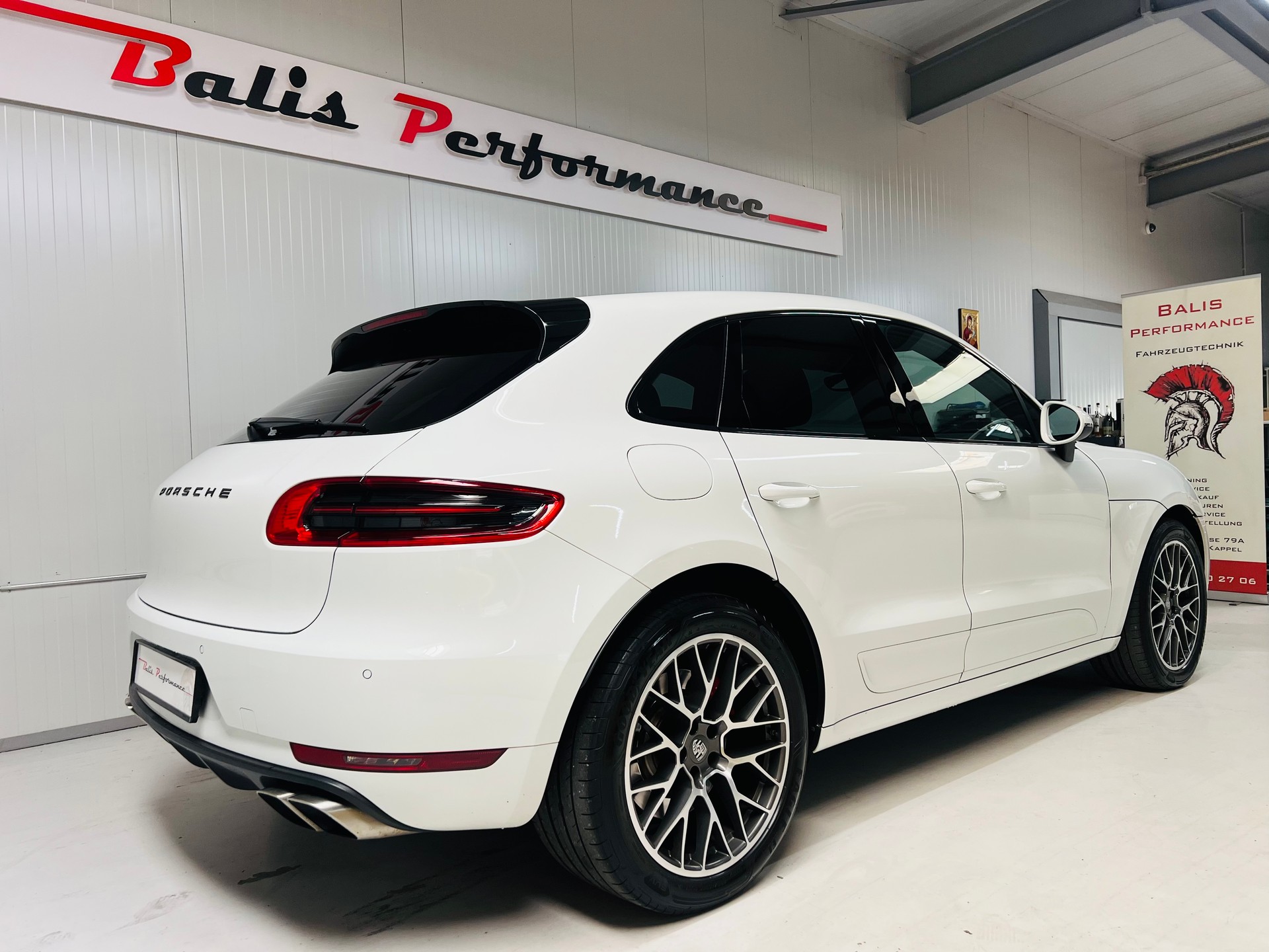 PORSCHE Macan Turbo PDK-image-2