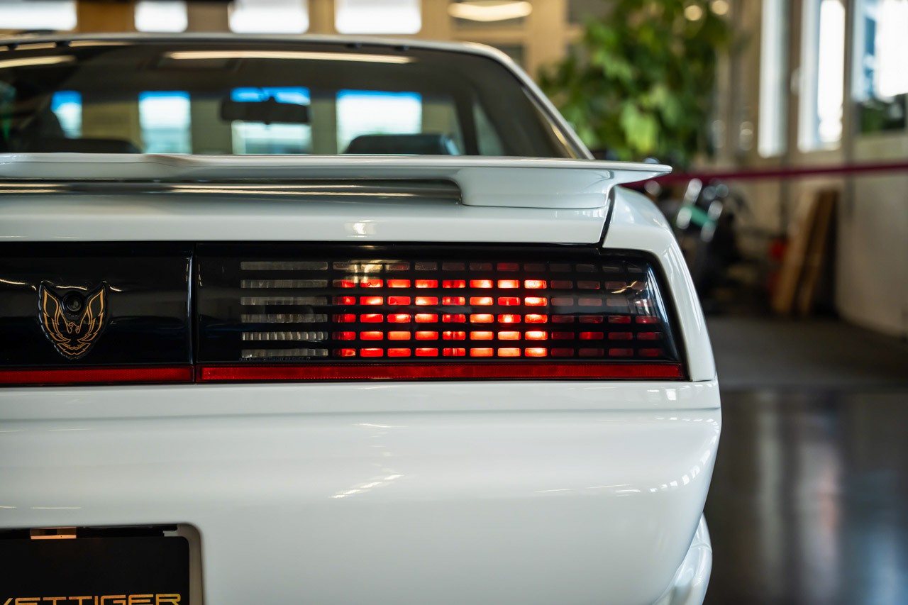PONTIAC Firebird 5.7 V8 Trans Am GTA-image-9