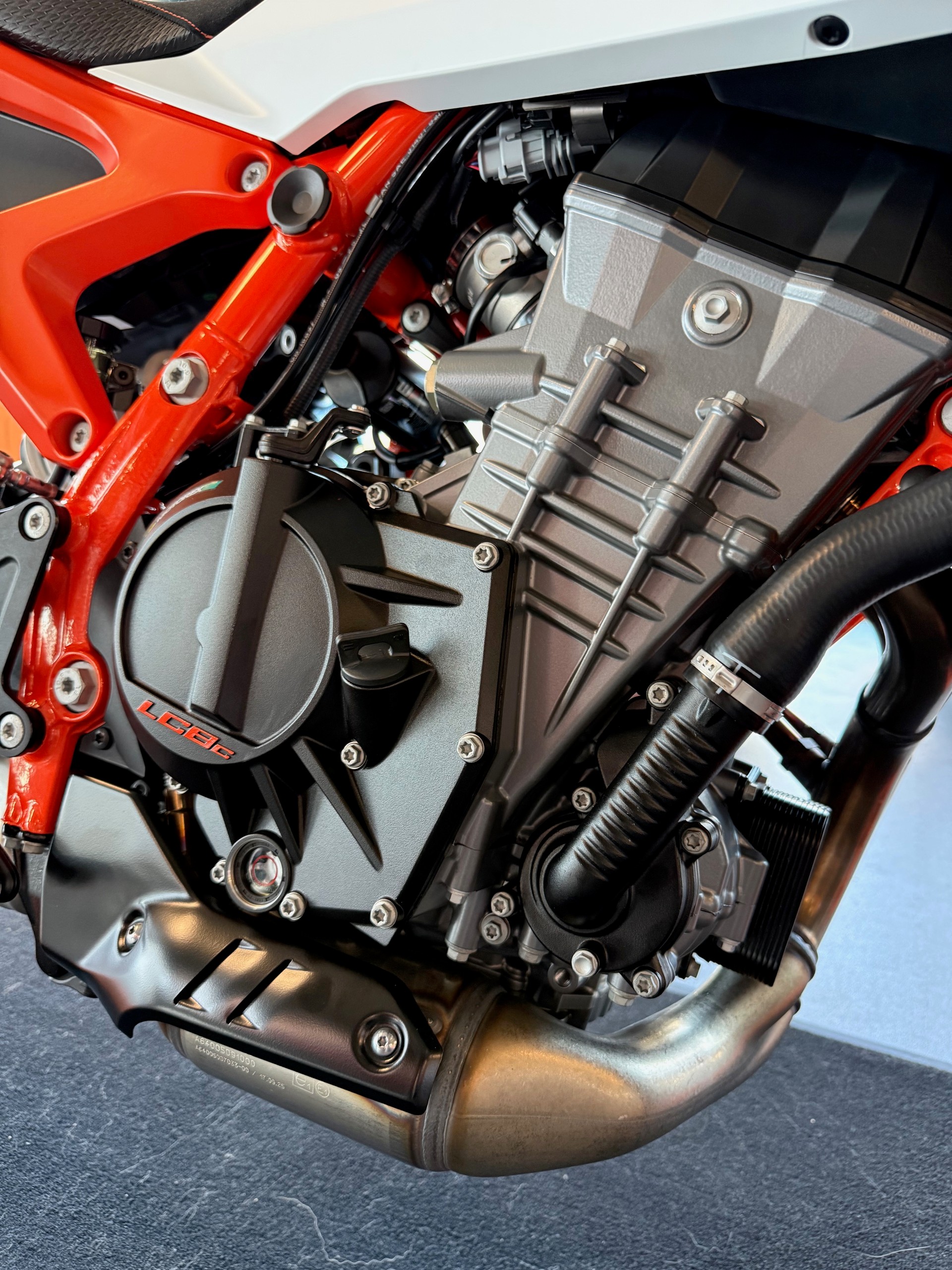 KTM 990 Duke R 2026-image-7