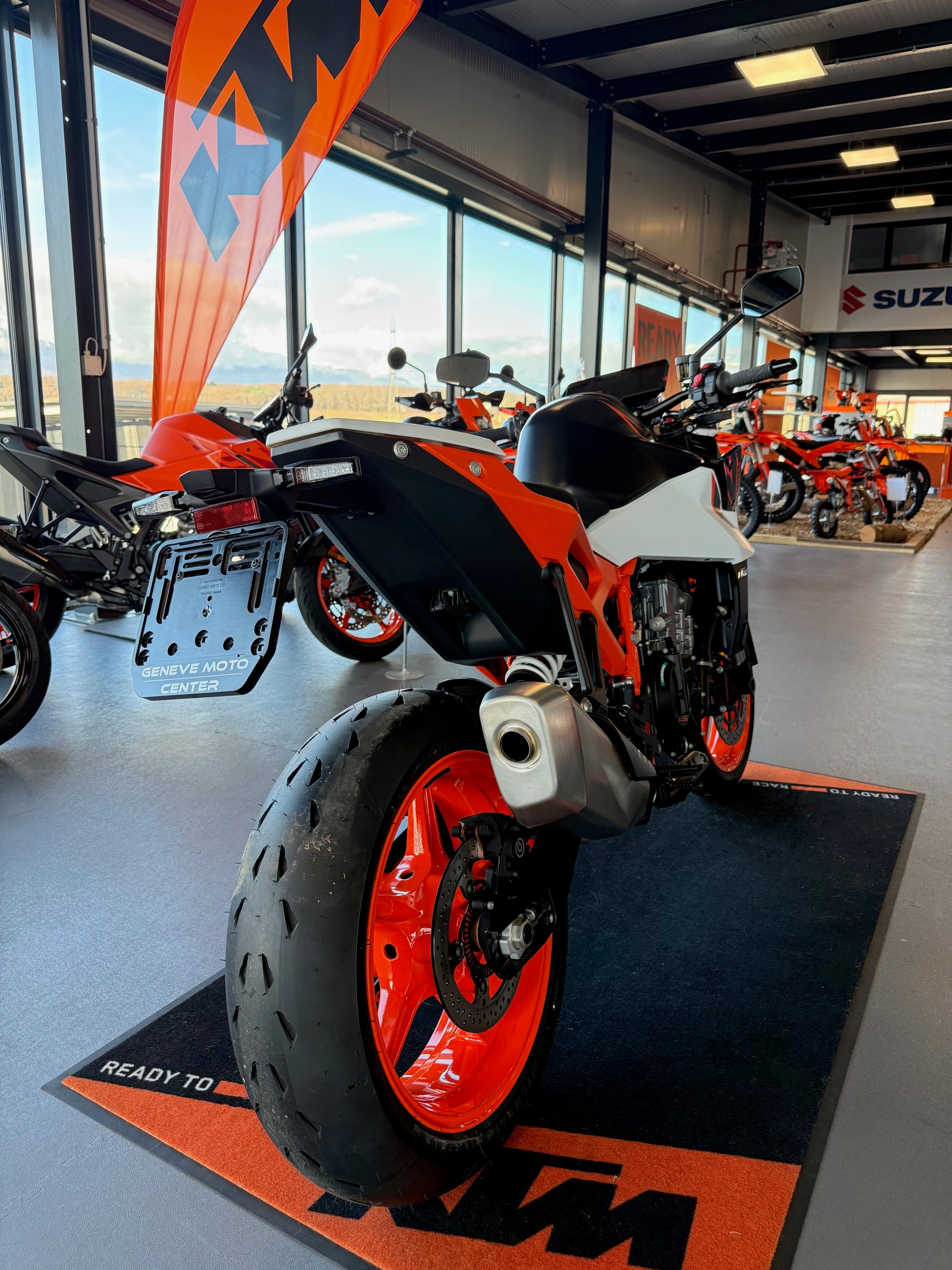 KTM 990 Duke R 2026-image-1