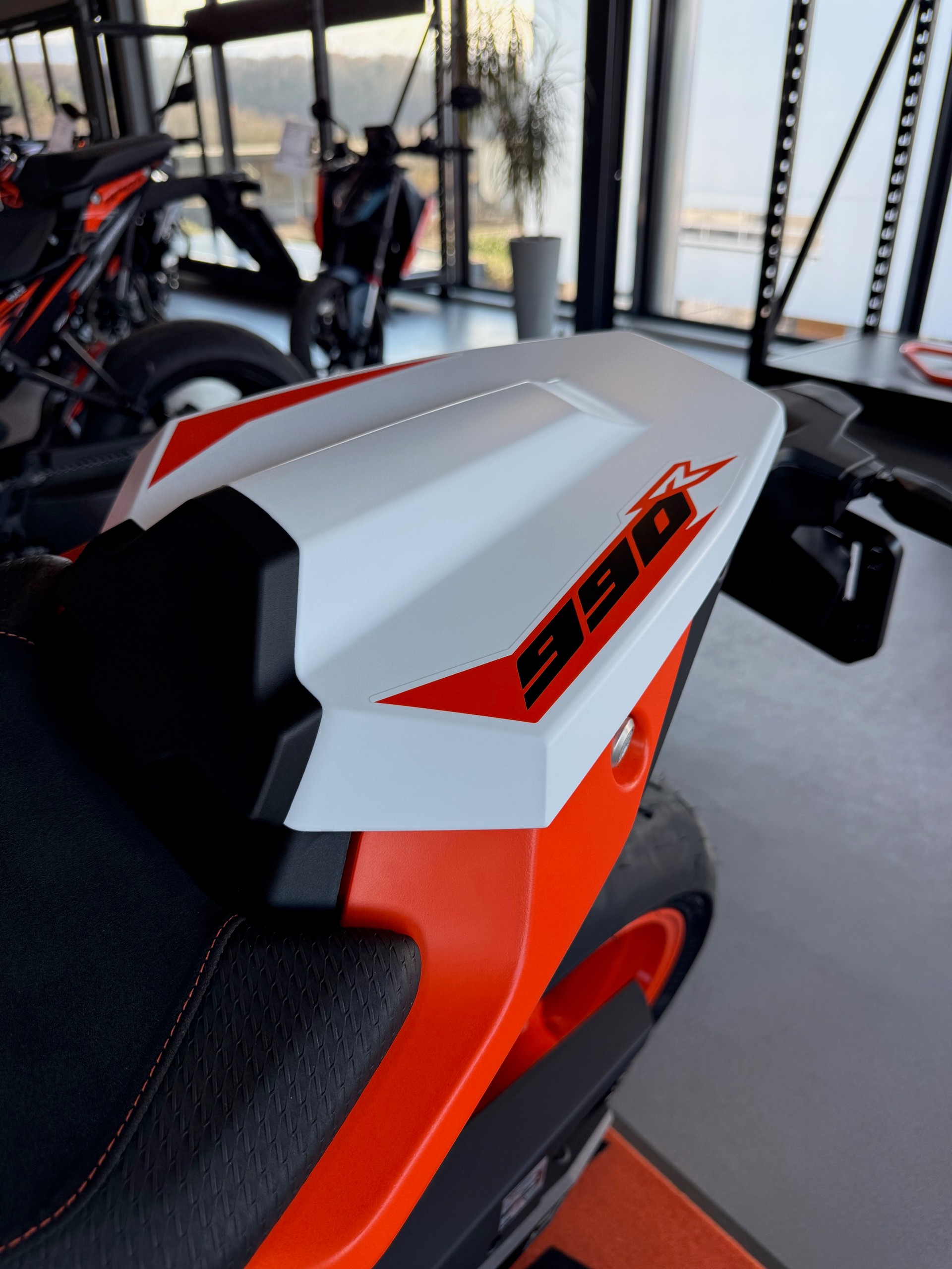 KTM 990 Duke R 2026-image-2