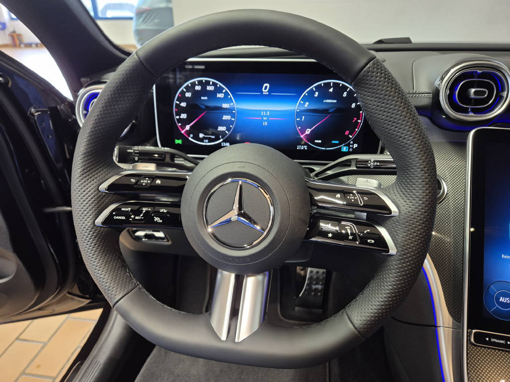 MERCEDES-BENZ C 200 4Matic AMG Line-image-8