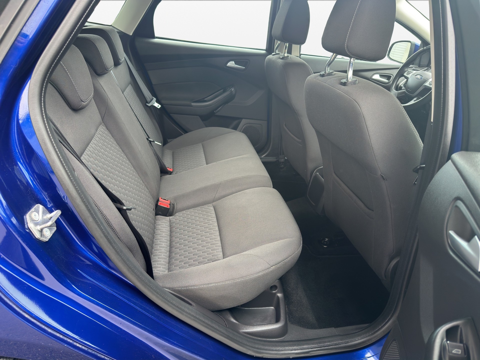 FORD Focus 1.0 SCTi Titanium-image-13