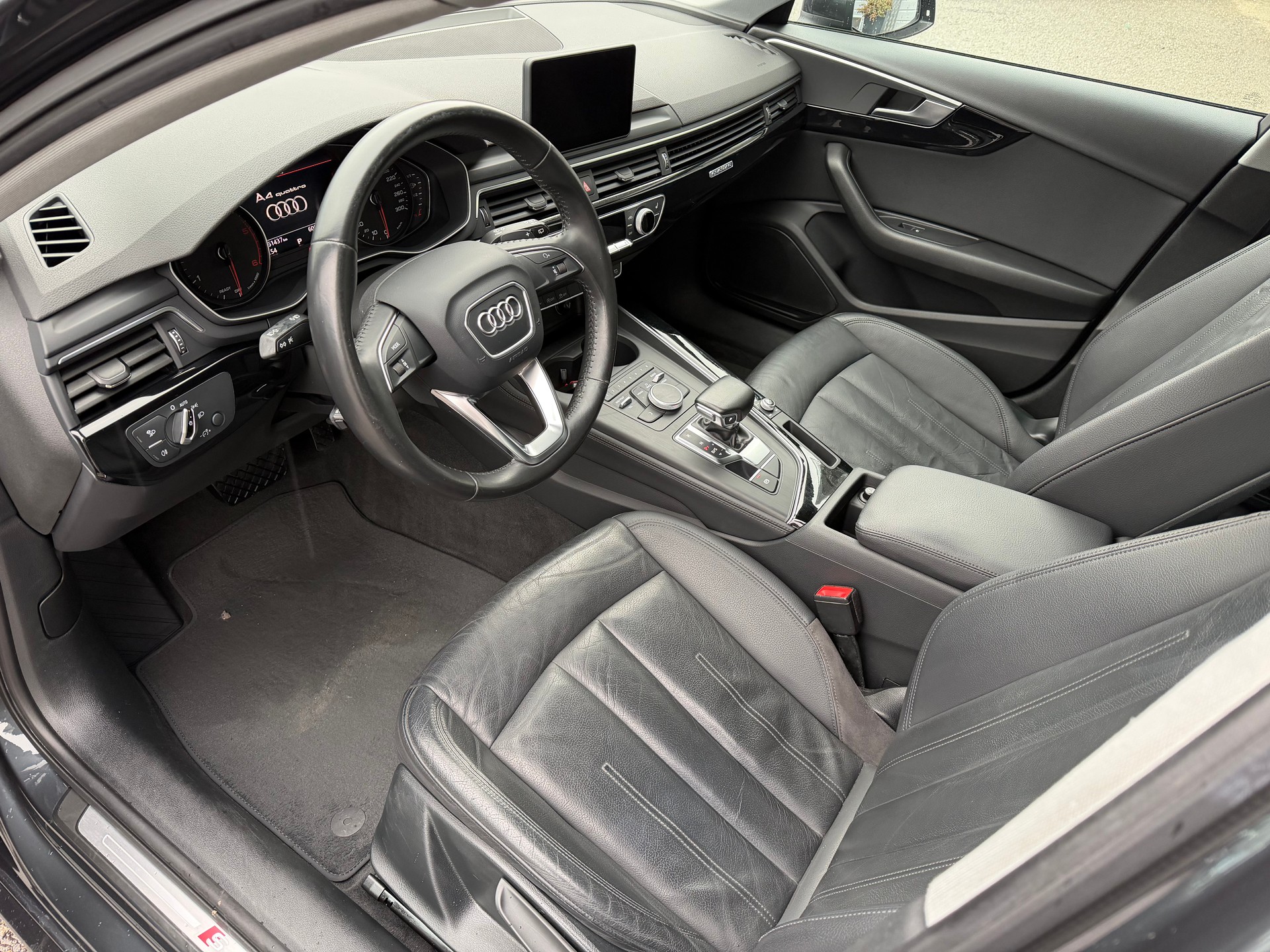 AUDI A4 Avant 2.0 TDI Design quattro S-tronic-image-4