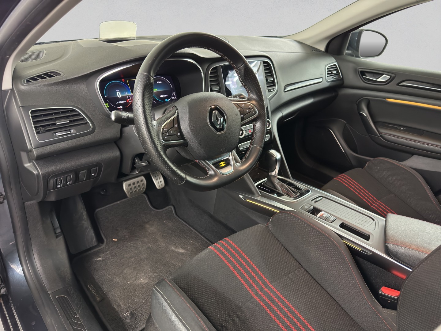 RENAULT Mégane Grandtour 1.6 E-Tech R.S. Line-image-12