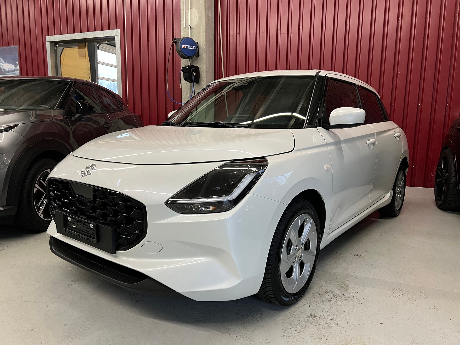 SUZUKI Swift 1.2 1st Edition Hybrid-showroom-element-1