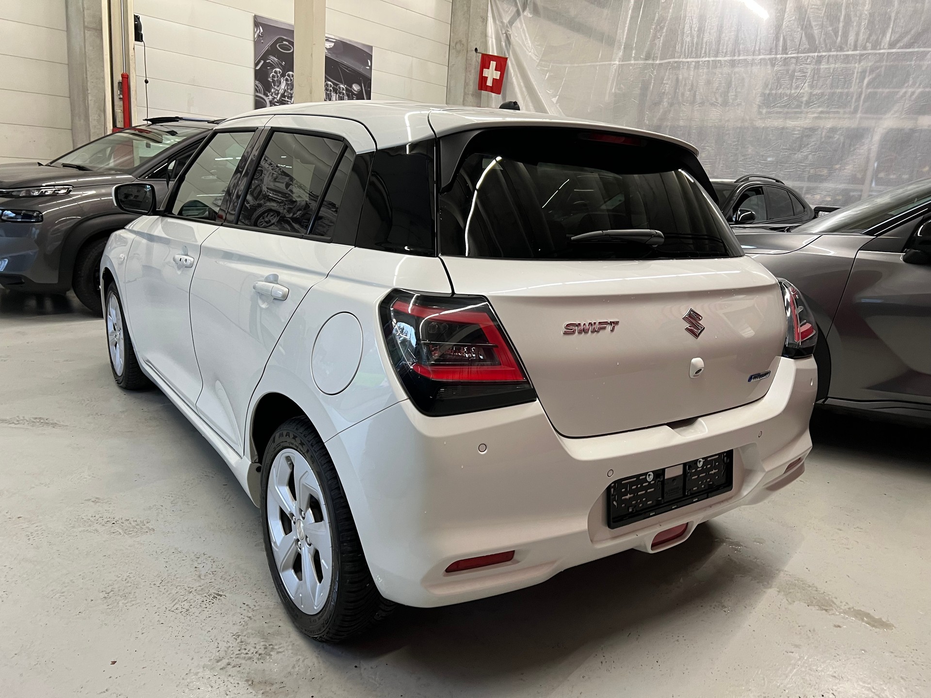 SUZUKI Swift 1.2 1st Edition Hybrid-showroom-element-2