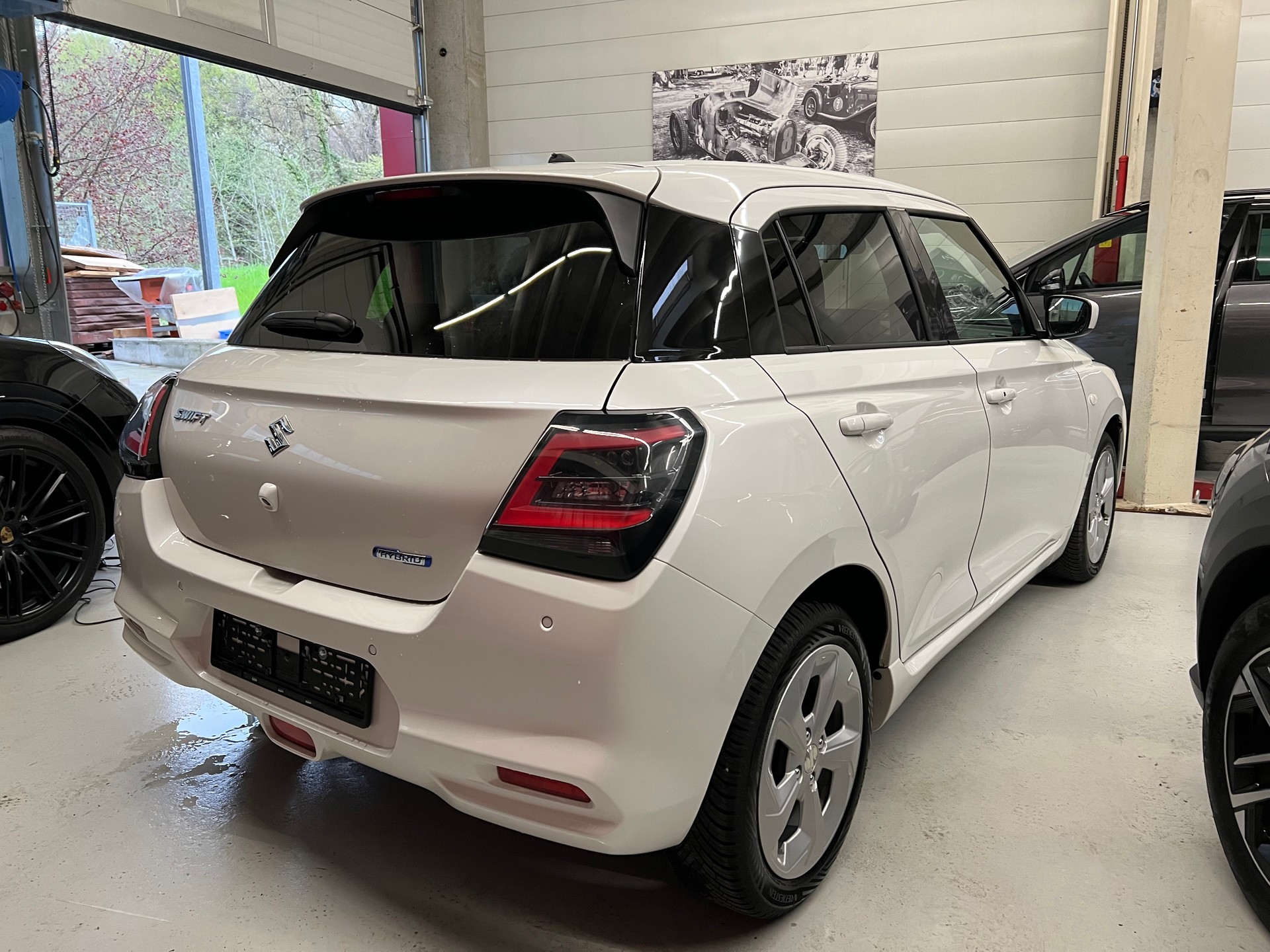 SUZUKI Swift 1.2 1st Edition Hybrid-showroom-element-3