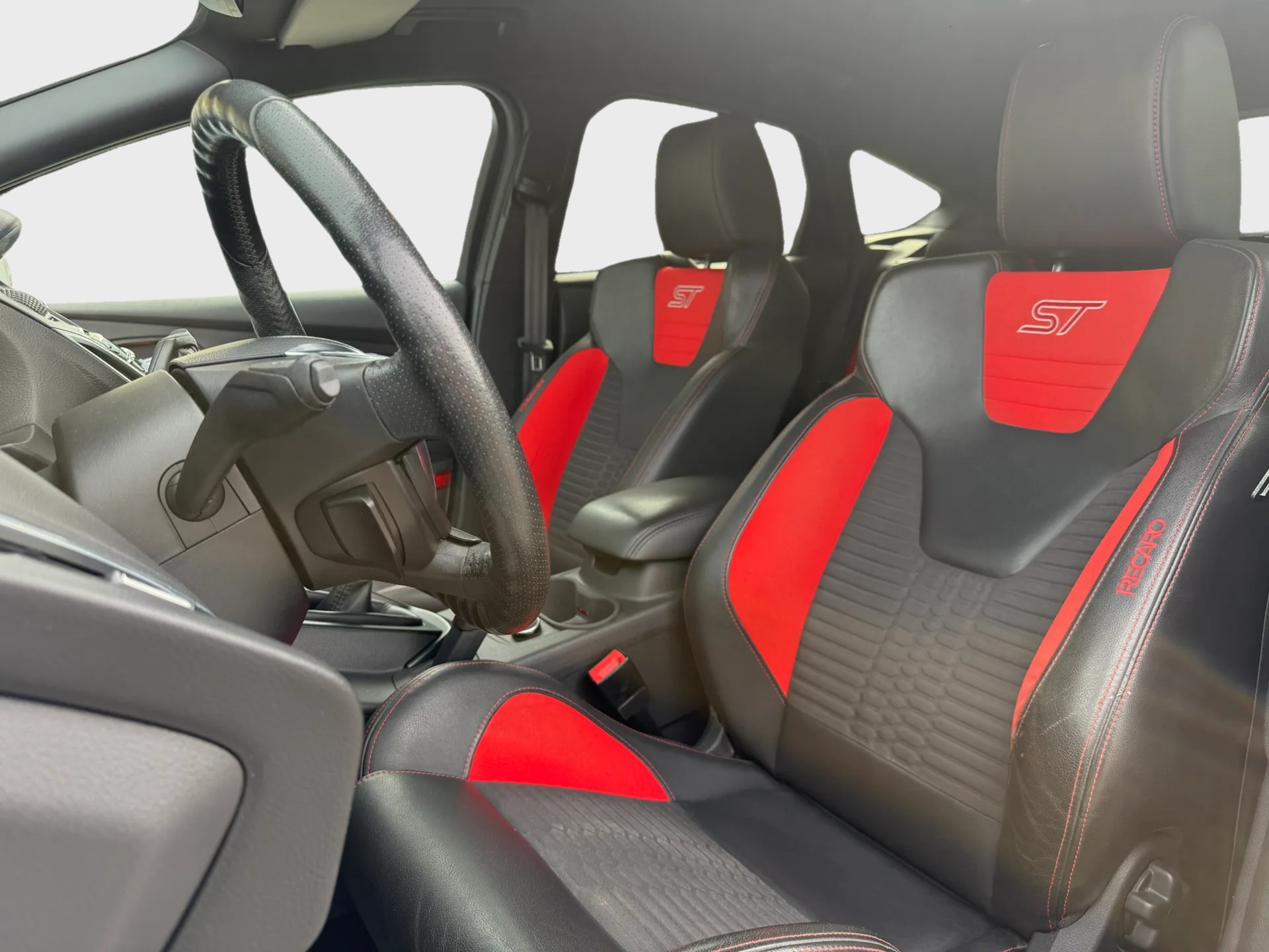 FORD Focus 2.0 SCTi ST-2-image-12