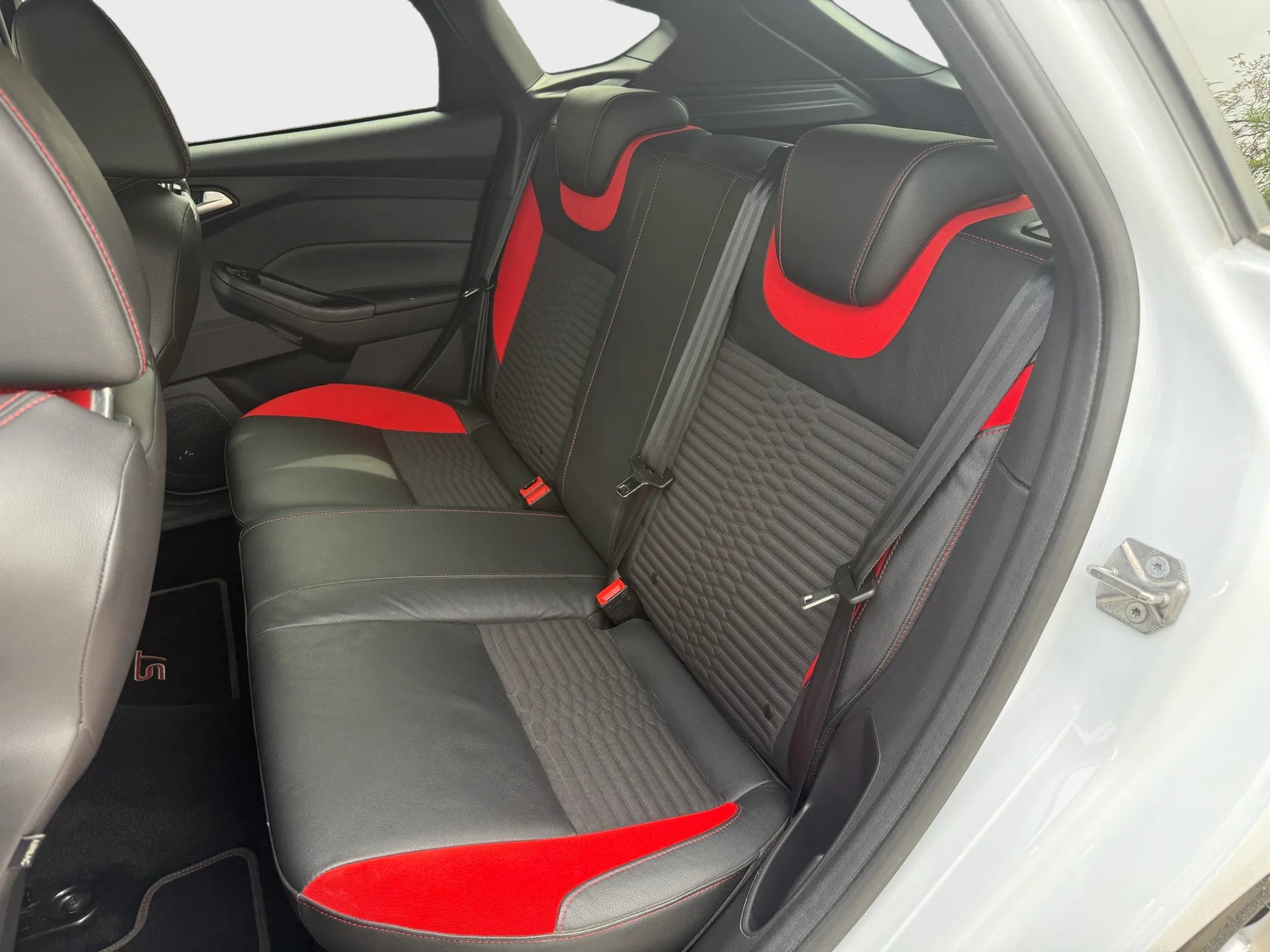 FORD Focus 2.0 SCTi ST-2-image-13