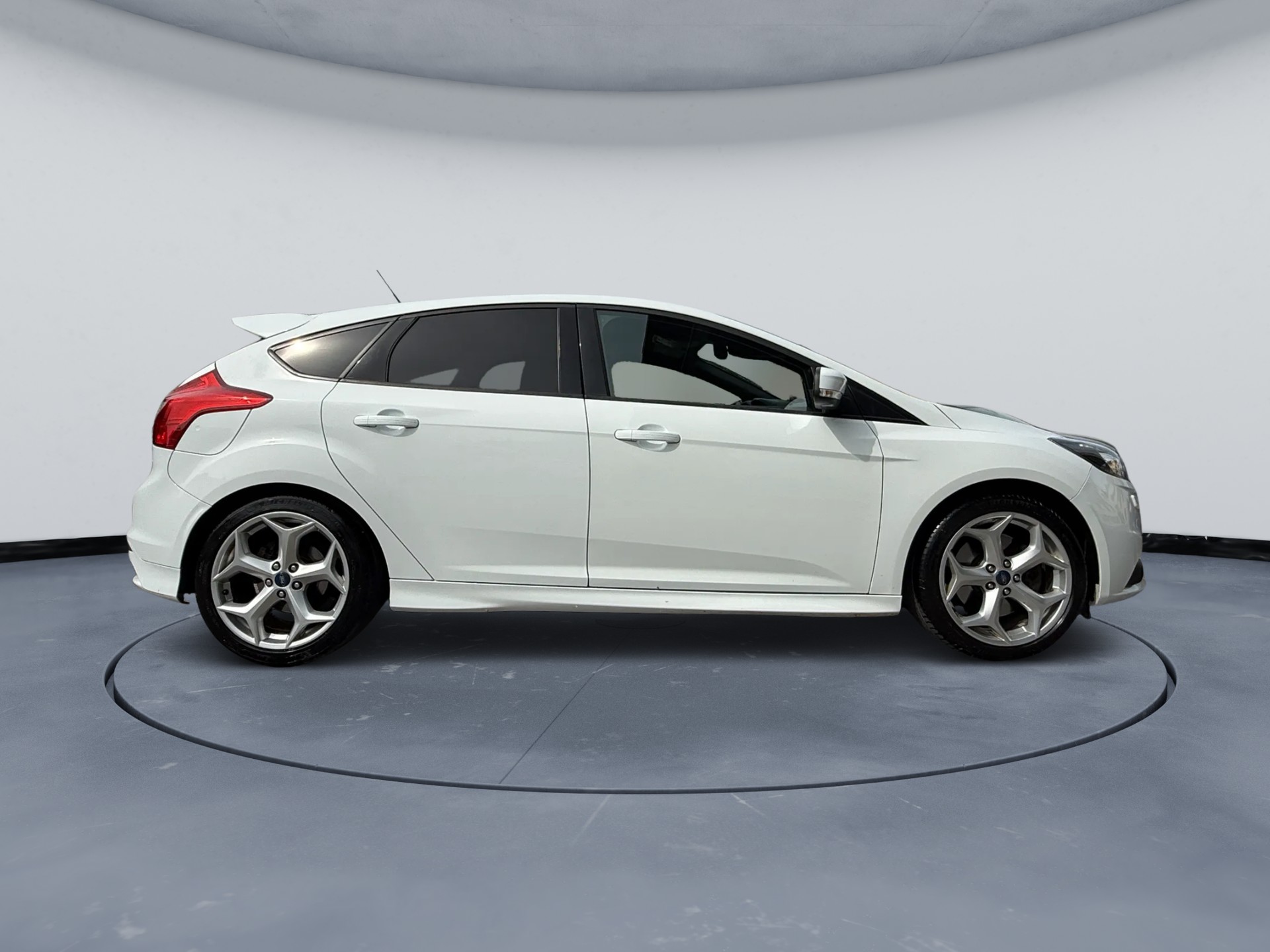 FORD Focus 2.0 SCTi ST-2-image-3
