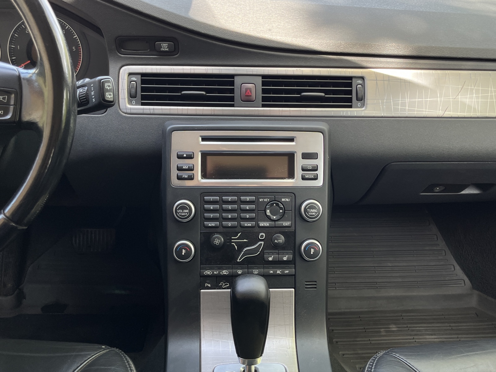 VOLVO XC70 D5 AWD Momentum Geartronic-image-10