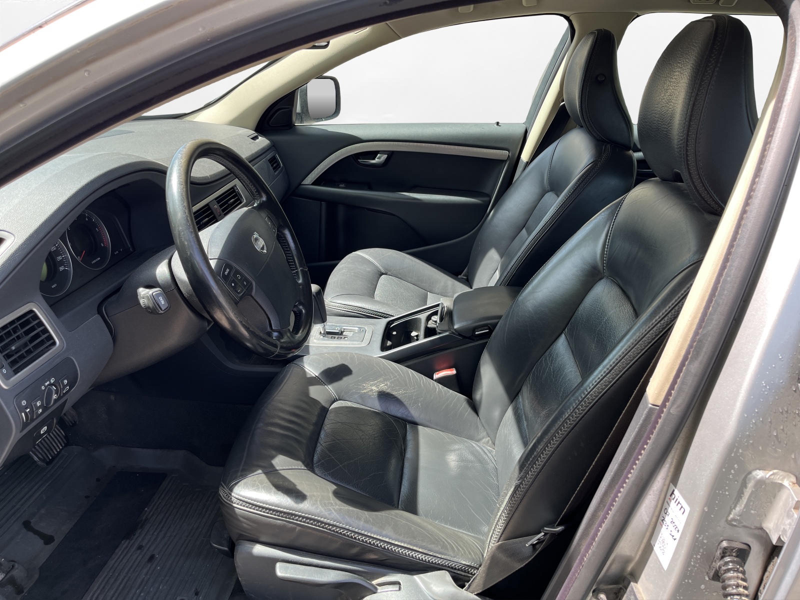 VOLVO XC70 D5 AWD Momentum Geartronic-image-8