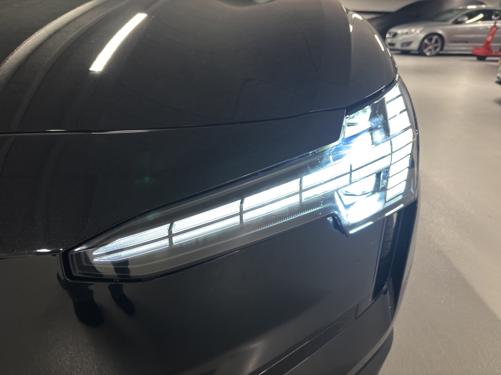 VOLVO EX30 Ultra XCENTRIC Black Edition-image-12