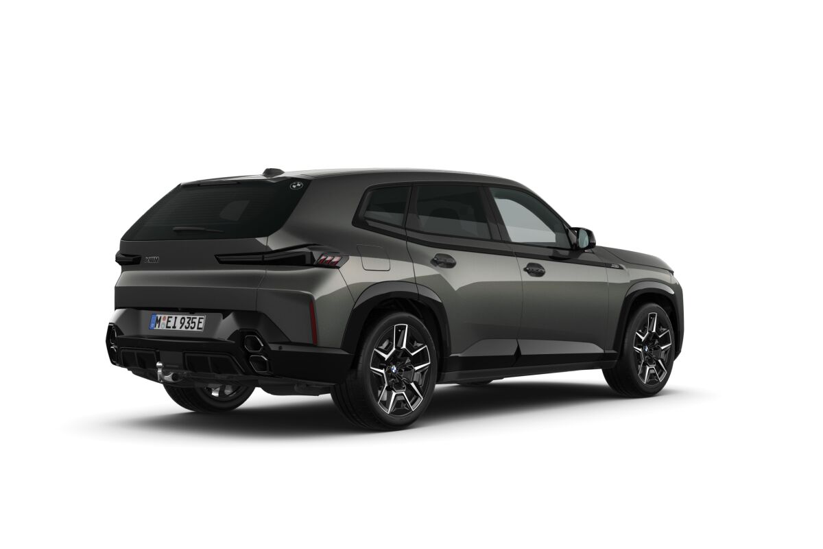 BMW XM xDrive 50e PHEV Steptronic-image-13