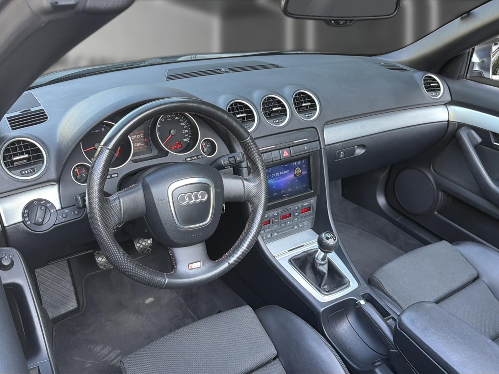 AUDI A4 Cabriolet 1.8 Turbo-image-9