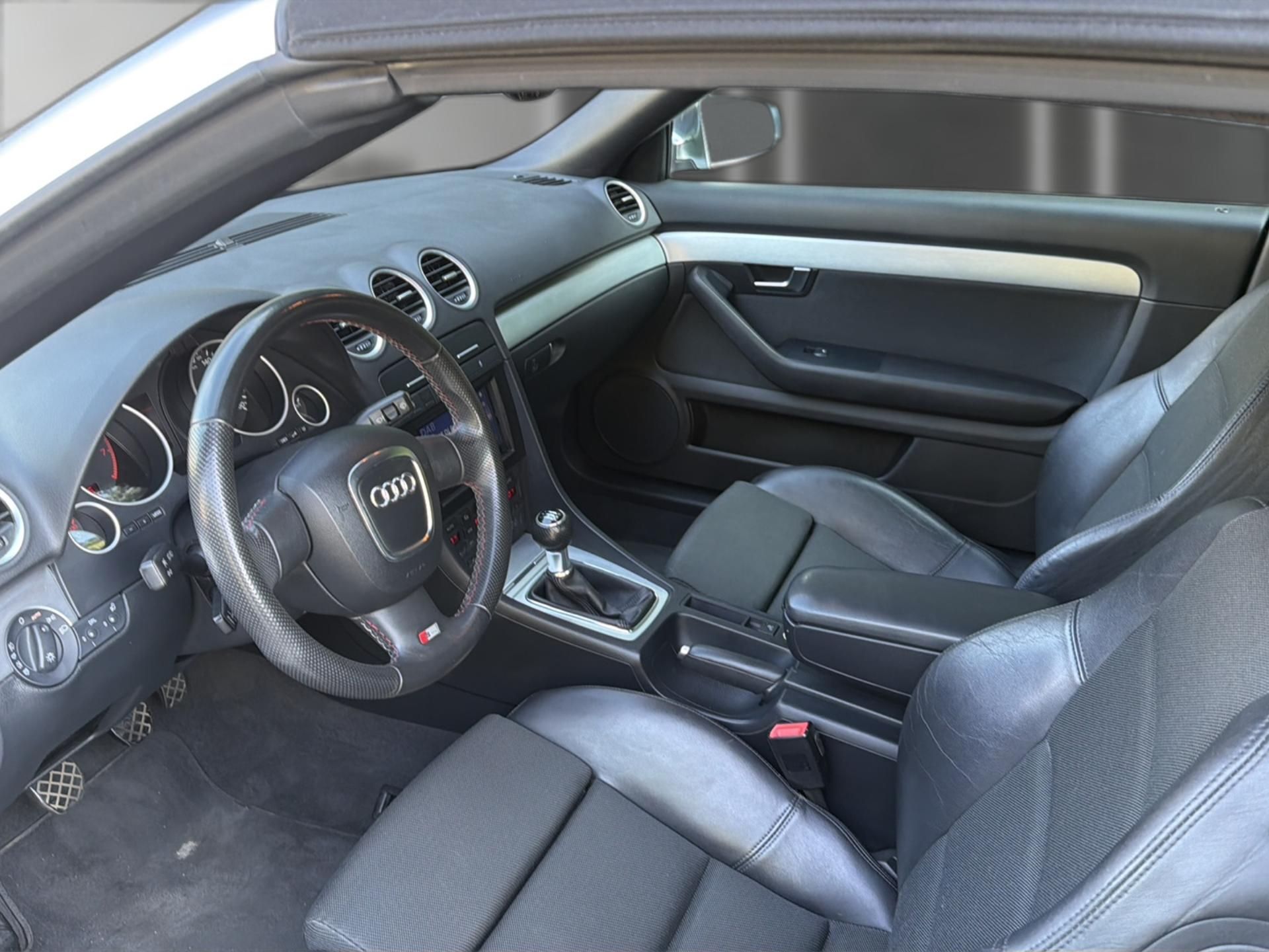 AUDI A4 Cabriolet 1.8 Turbo-image-10