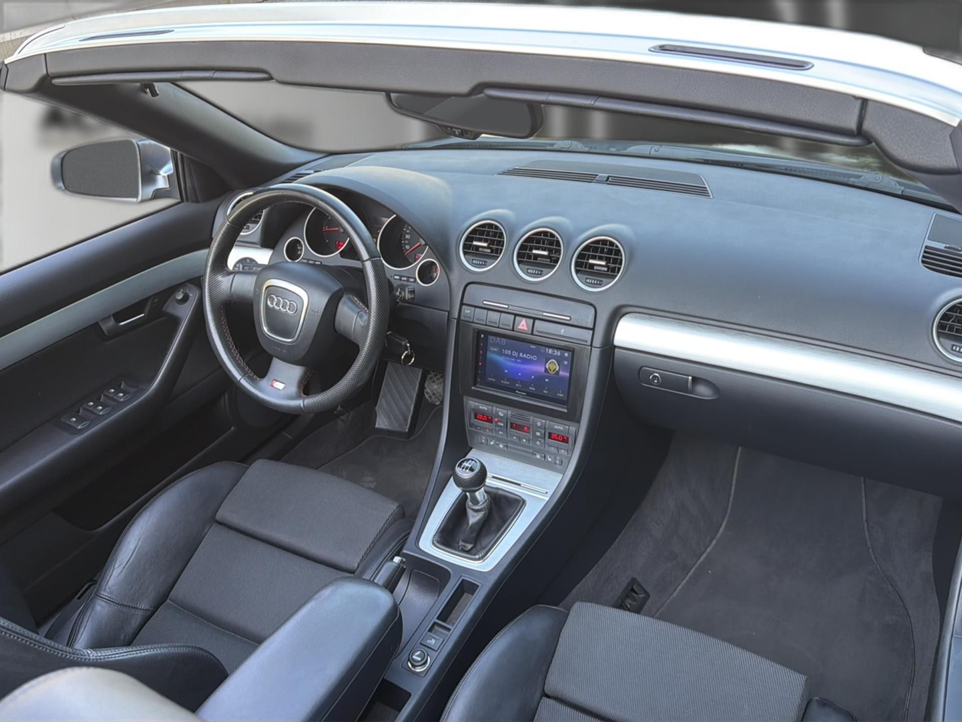 AUDI A4 Cabriolet 1.8 Turbo-image-12