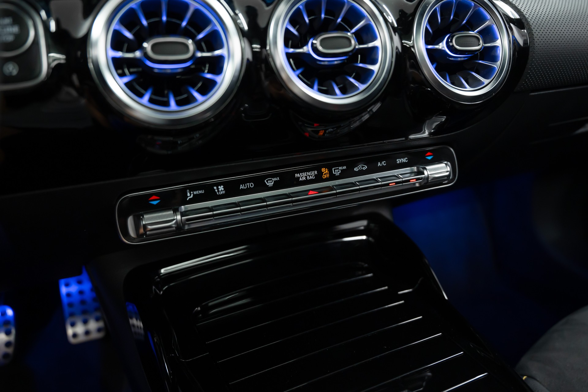 MERCEDES-BENZ CLA 45 S AMG 4Matic+ 8G-DCT *Aerodynamik*AMG-Drivers*Panorama*Burmester3D*-image-25