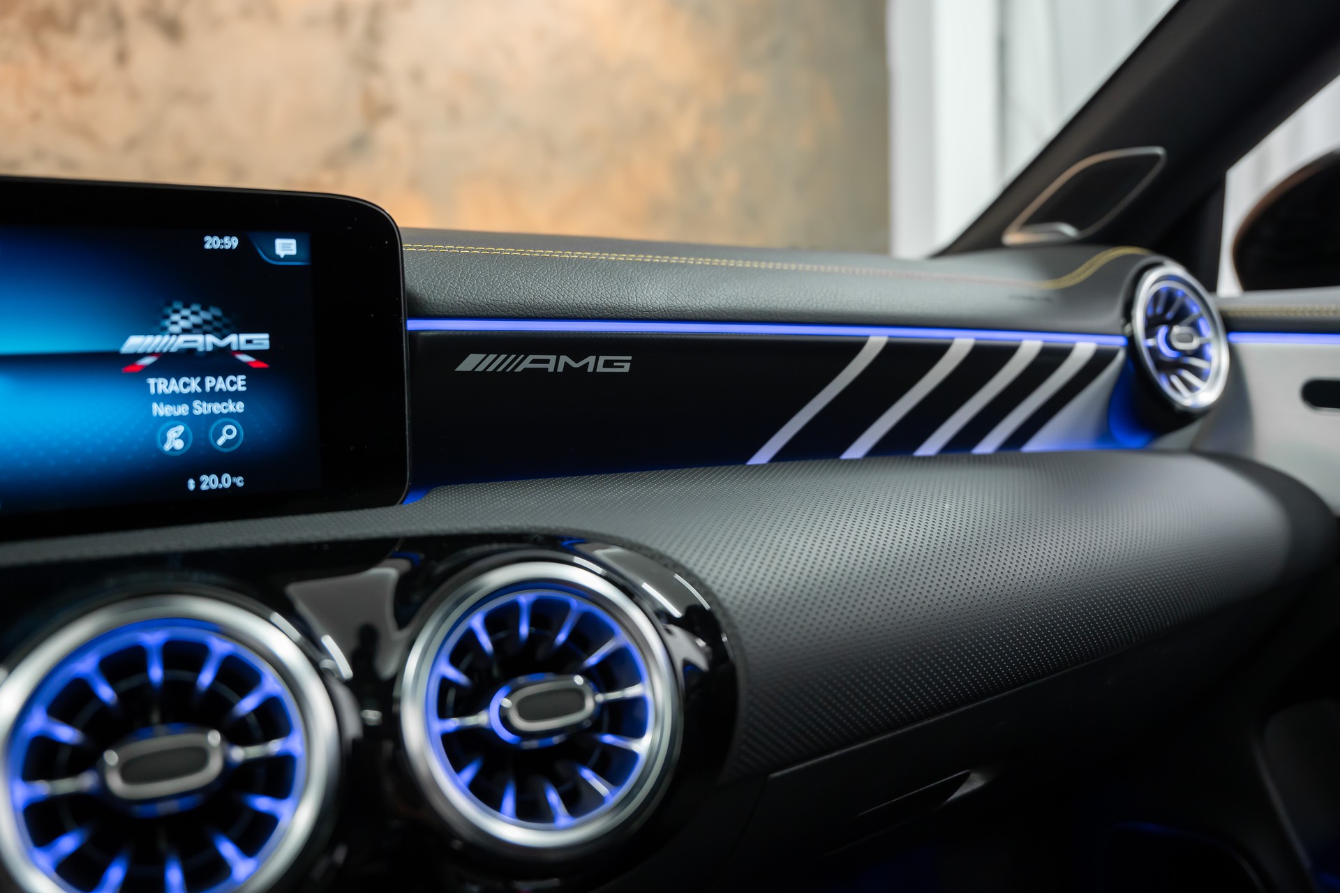 MERCEDES-BENZ CLA 45 S AMG 4Matic+ 8G-DCT *Aerodynamik*AMG-Drivers*Panorama*Burmester3D*-image-21