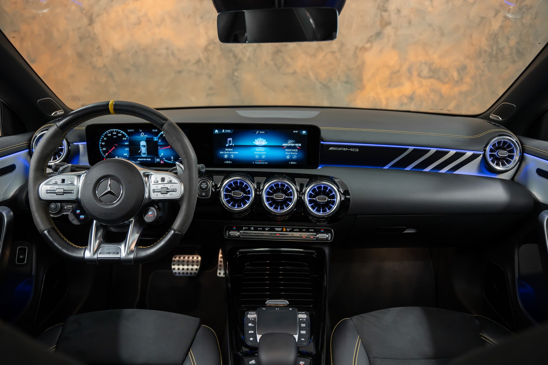 MERCEDES-BENZ CLA 45 S AMG 4Matic+ 8G-DCT *Aerodynamik*AMG-Drivers*Panorama*Burmester3D*-image-16