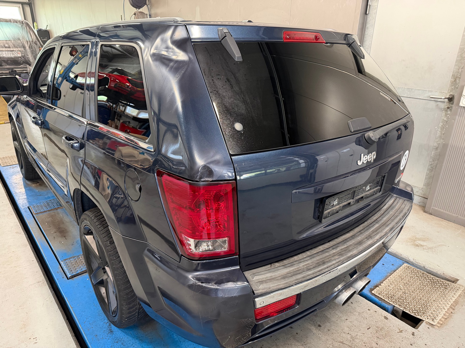 JEEP Grand Cherokee 6.1 HEMI SRT8 Automatic-showroom-element-3