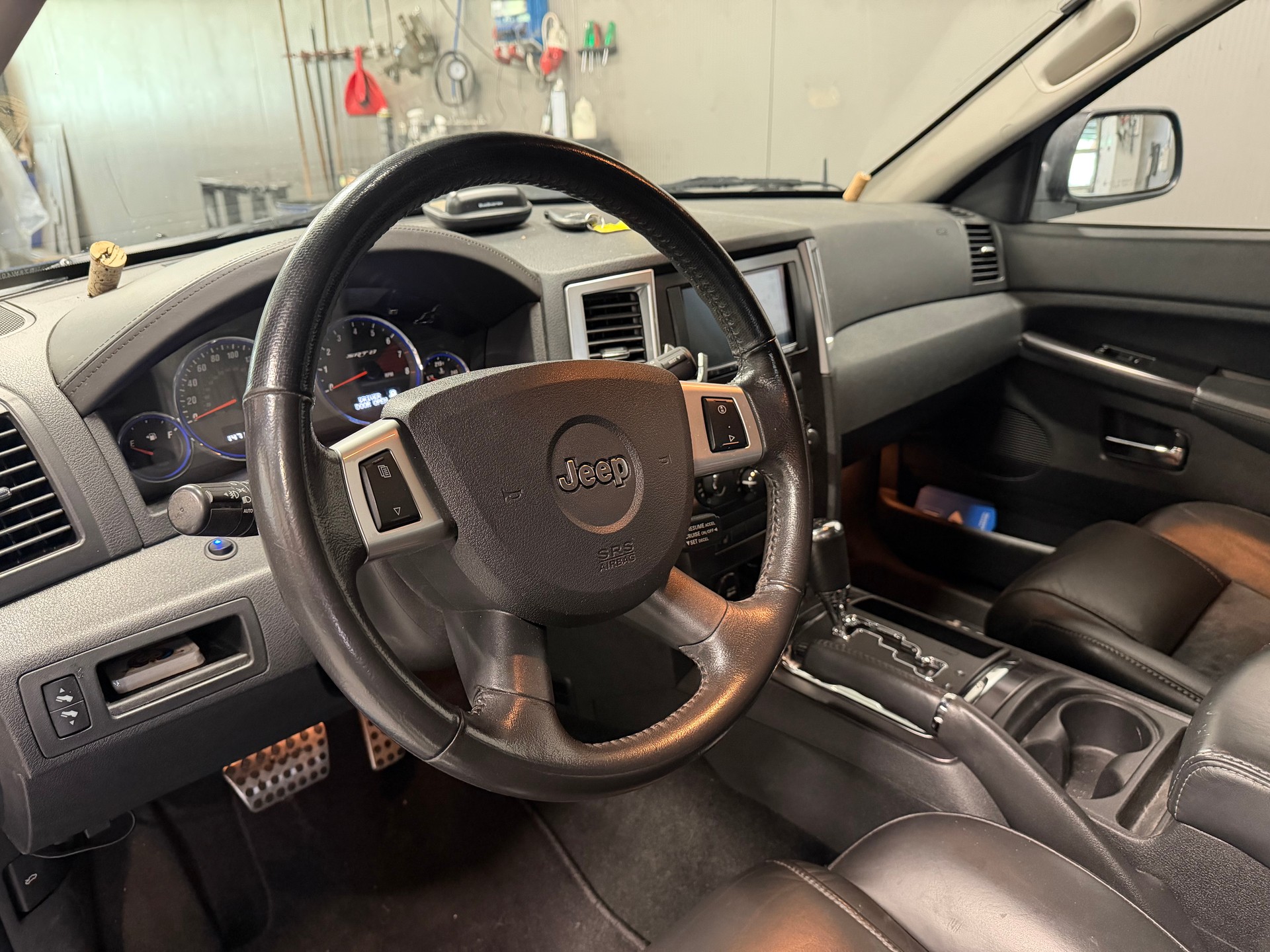 JEEP Grand Cherokee 6.1 HEMI SRT8 Automatic-image-9
