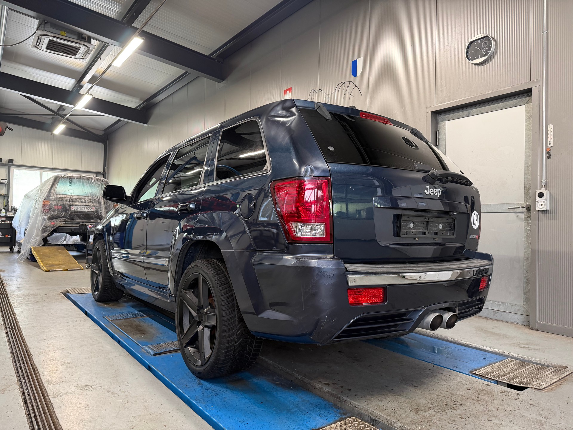 JEEP Grand Cherokee 6.1 HEMI SRT8 Automatic-showroom-element-2