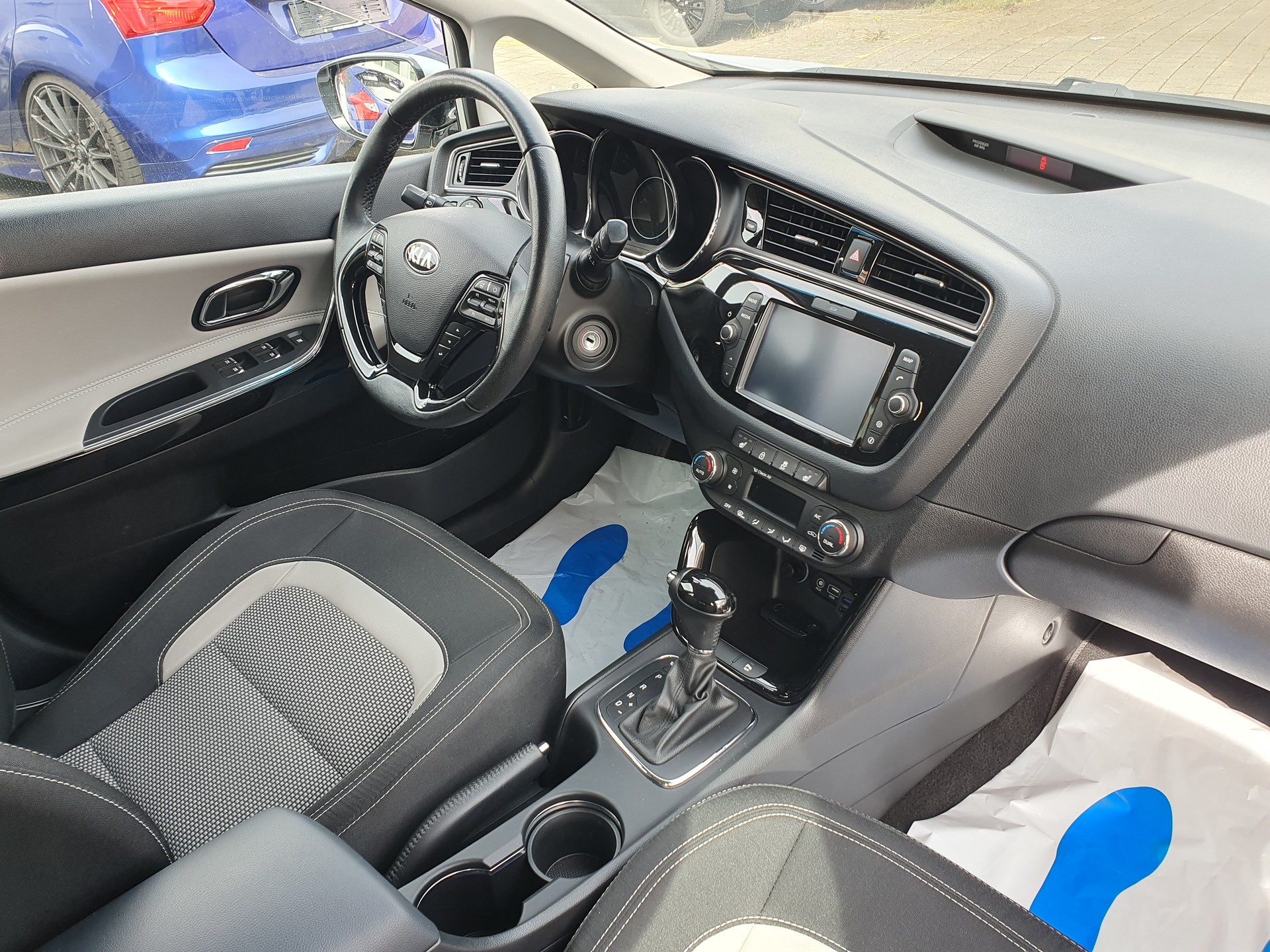 KIA Cee'd 1.6 GDi Swiss Champion DCT-image-6