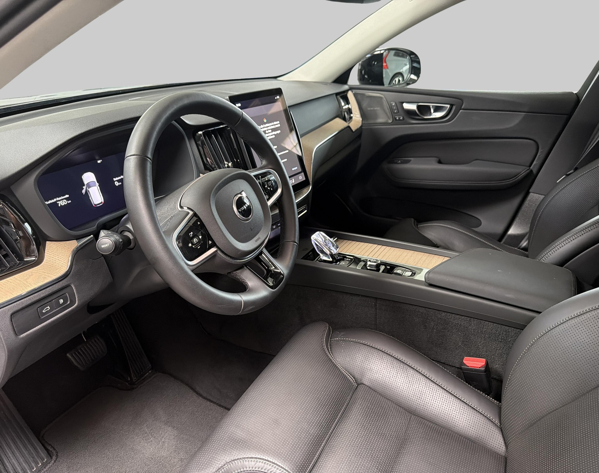 VOLVO XC60 2.0 T6 TE Plus Dark eAWD-image-7