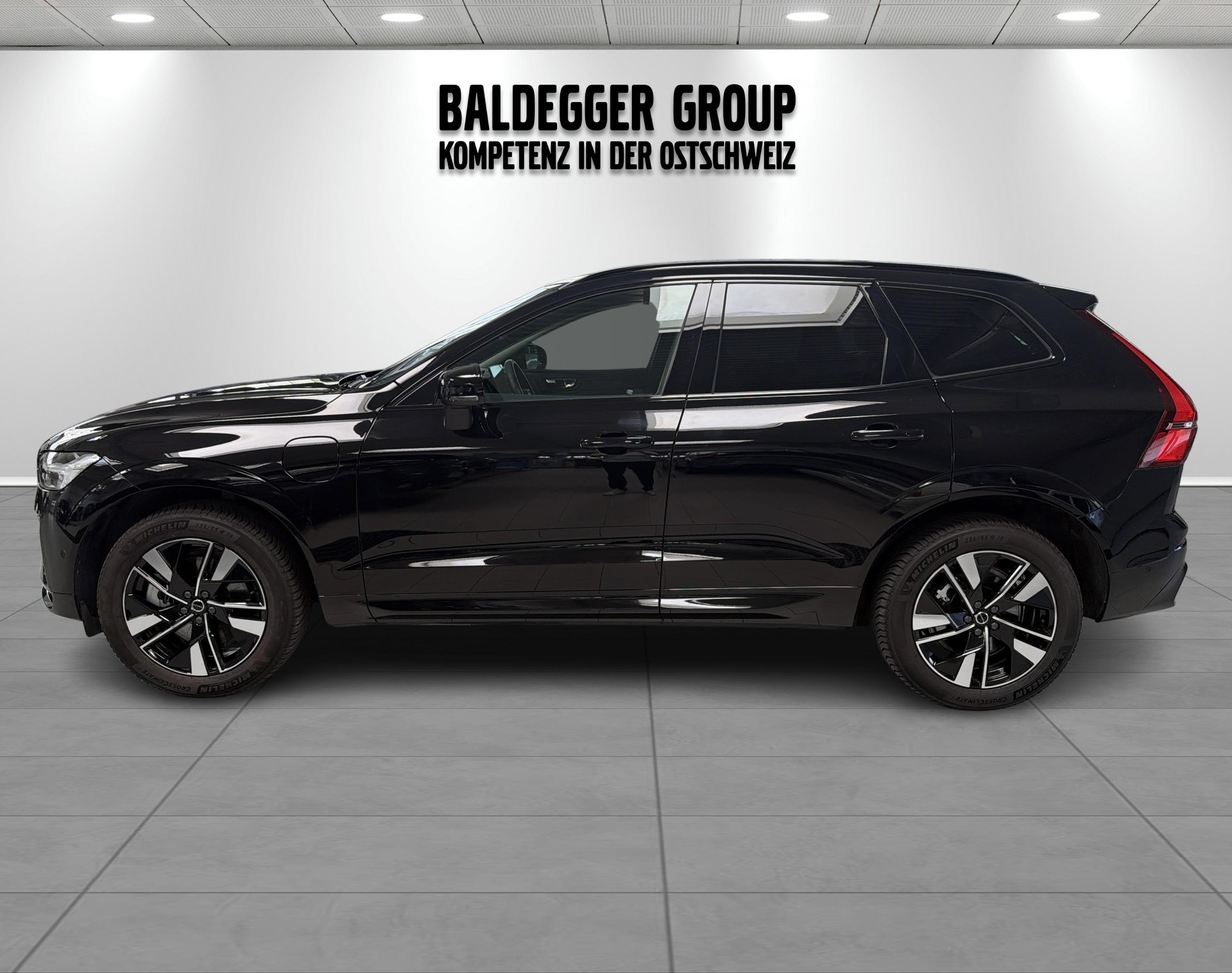 VOLVO XC60 2.0 T6 TE Plus Dark eAWD-showroom-element-1