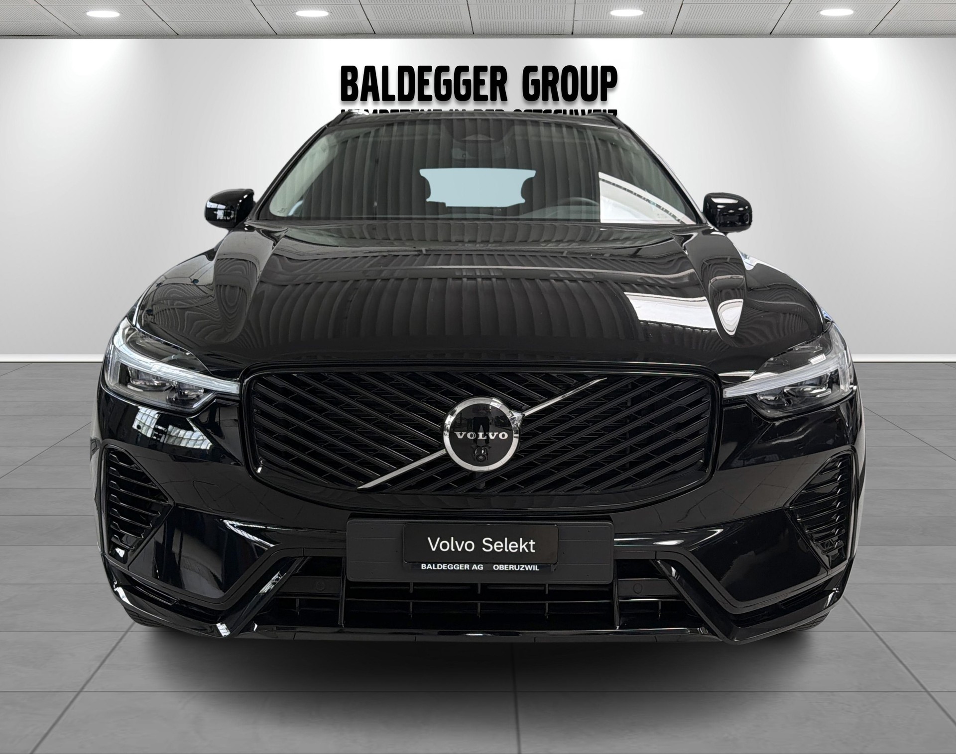 VOLVO XC60 2.0 T6 TE Plus Dark eAWD-showroom-element-3