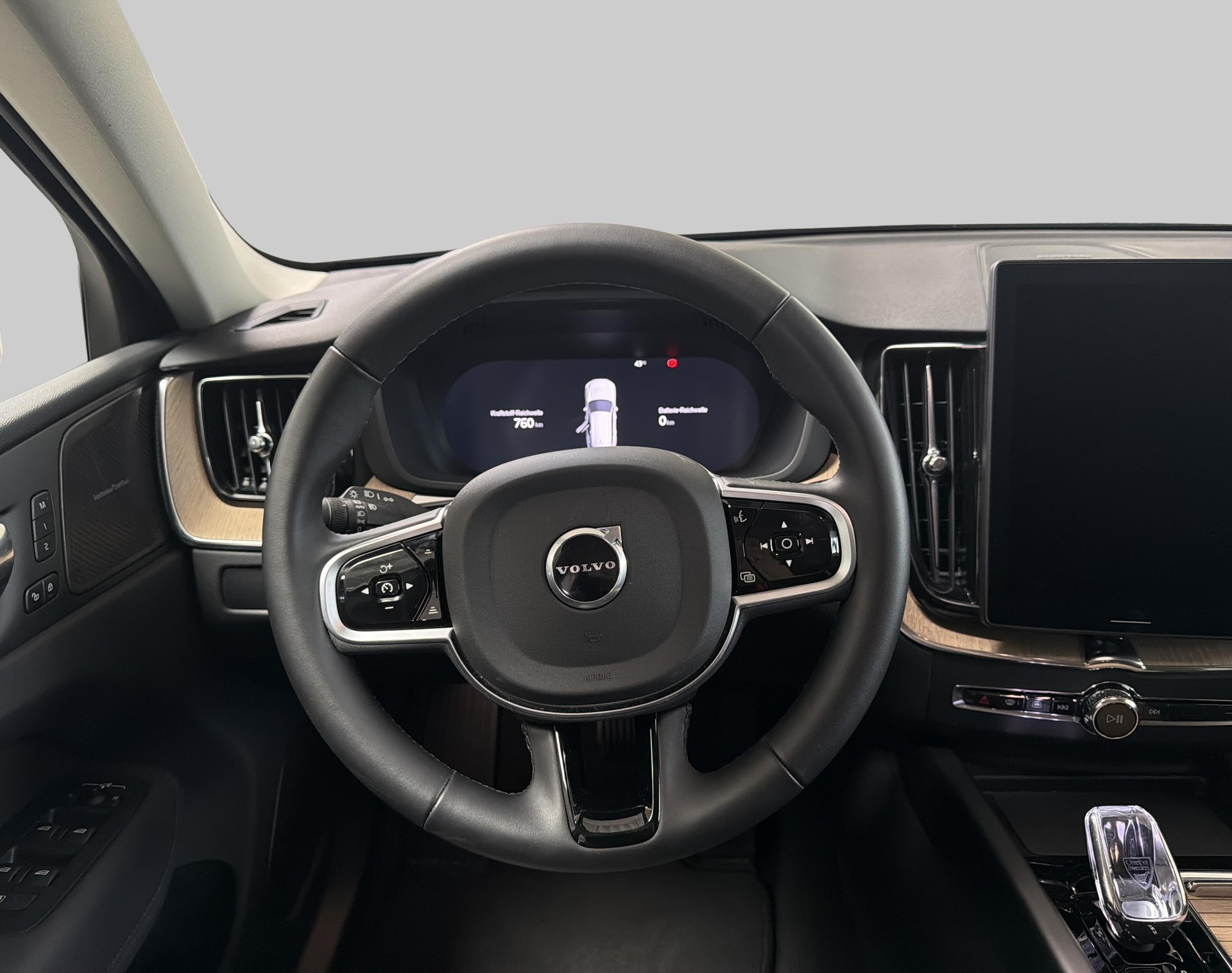 VOLVO XC60 2.0 T6 TE Plus Dark eAWD-image-11