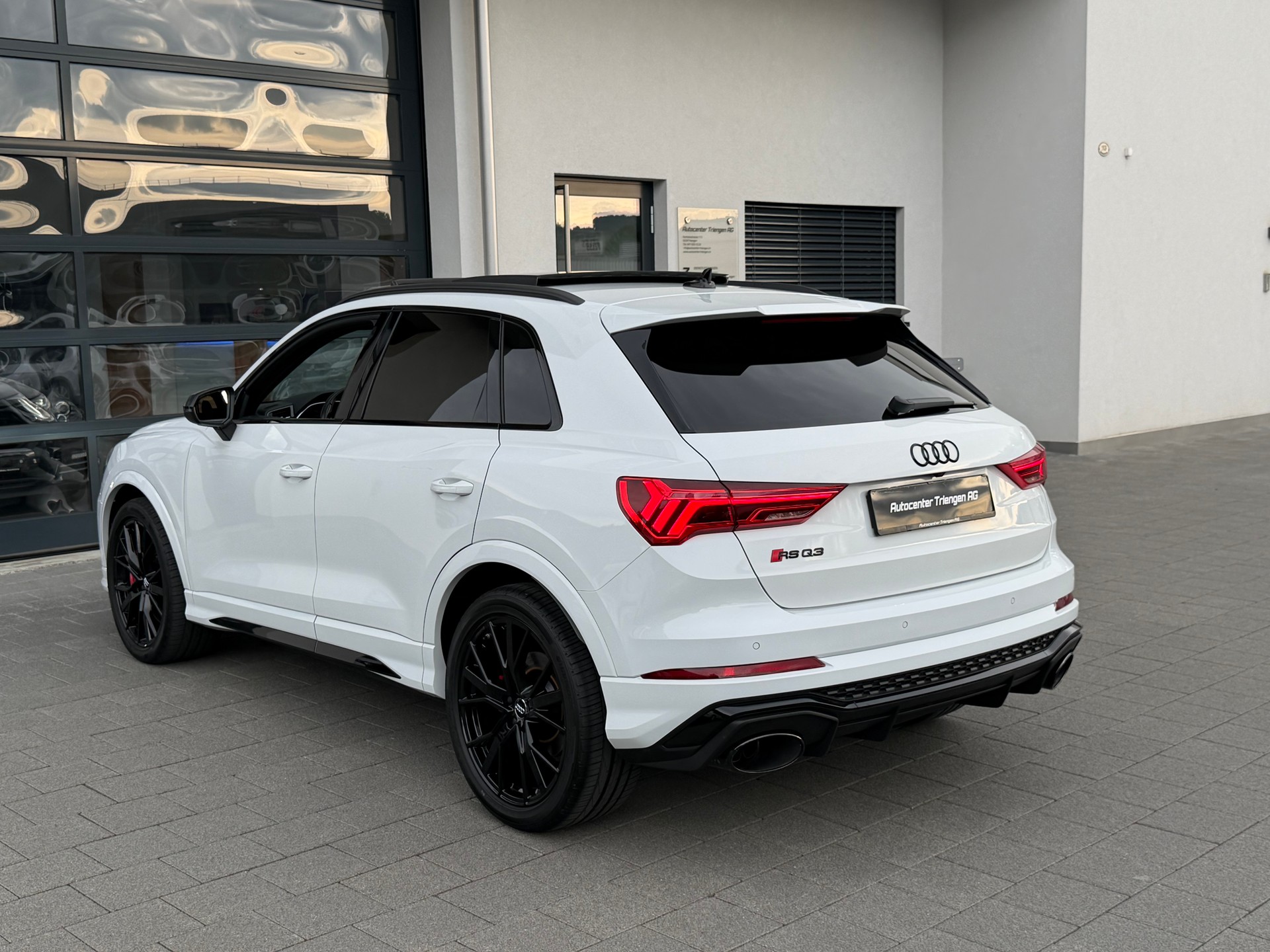 AUDI RS Q3 2.5 TFSI quattro S tronic-image-9