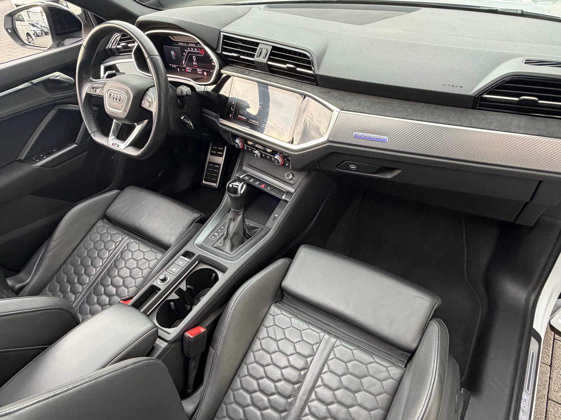 AUDI RS Q3 2.5 TFSI quattro S tronic-image-12