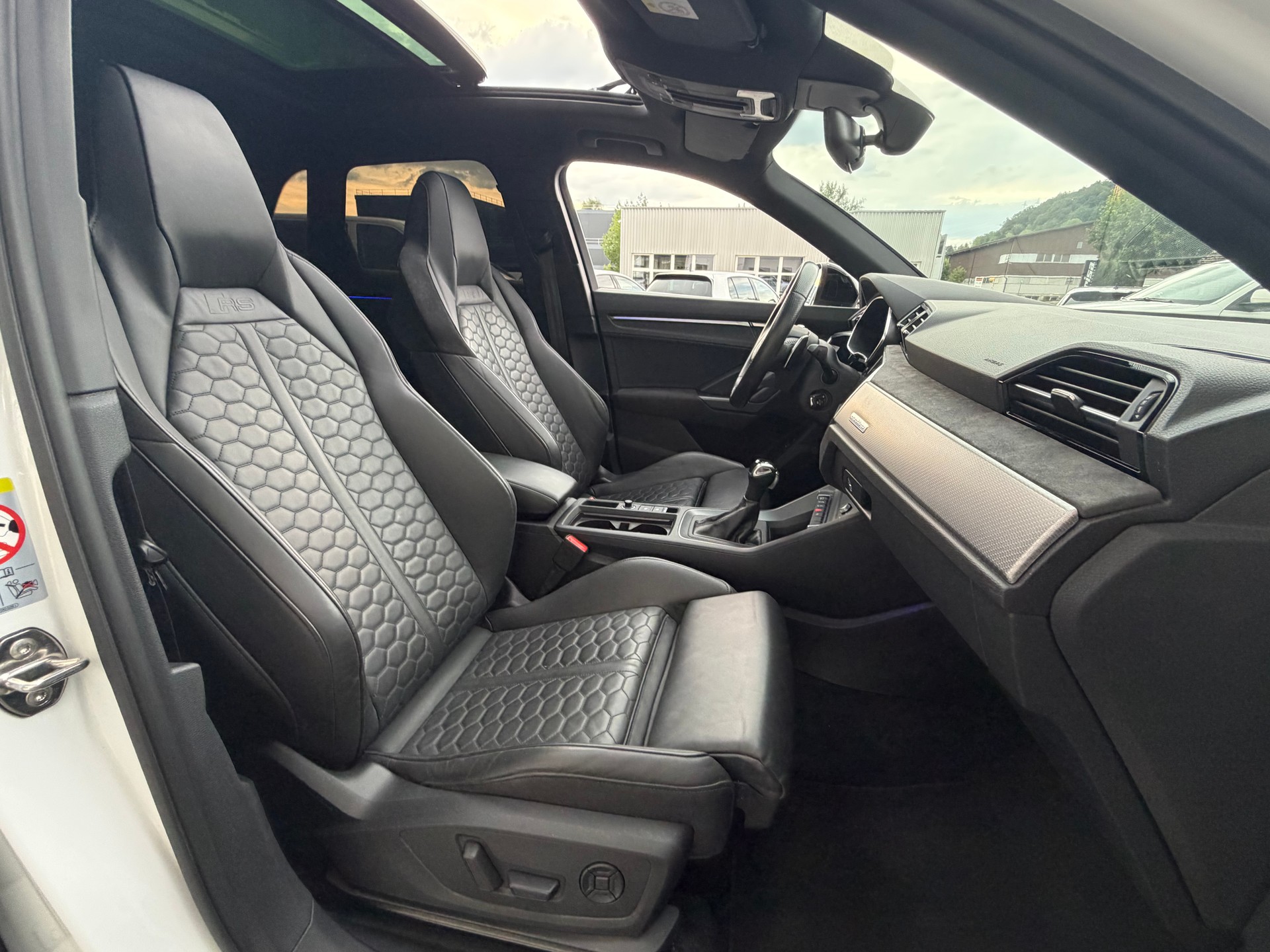 AUDI RS Q3 2.5 TFSI quattro S tronic-image-15