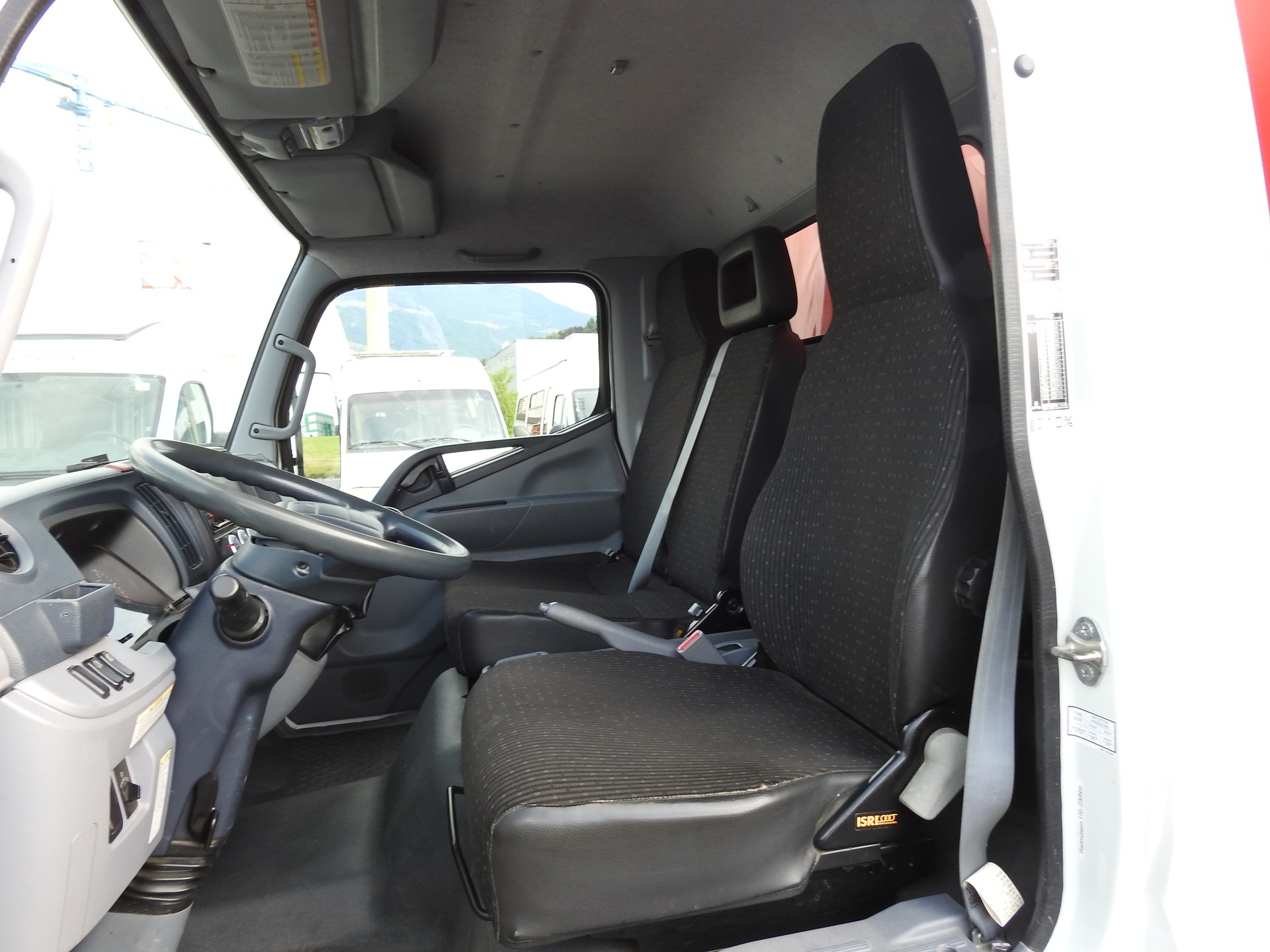 FUSO Mitsubishi Canter-image-11