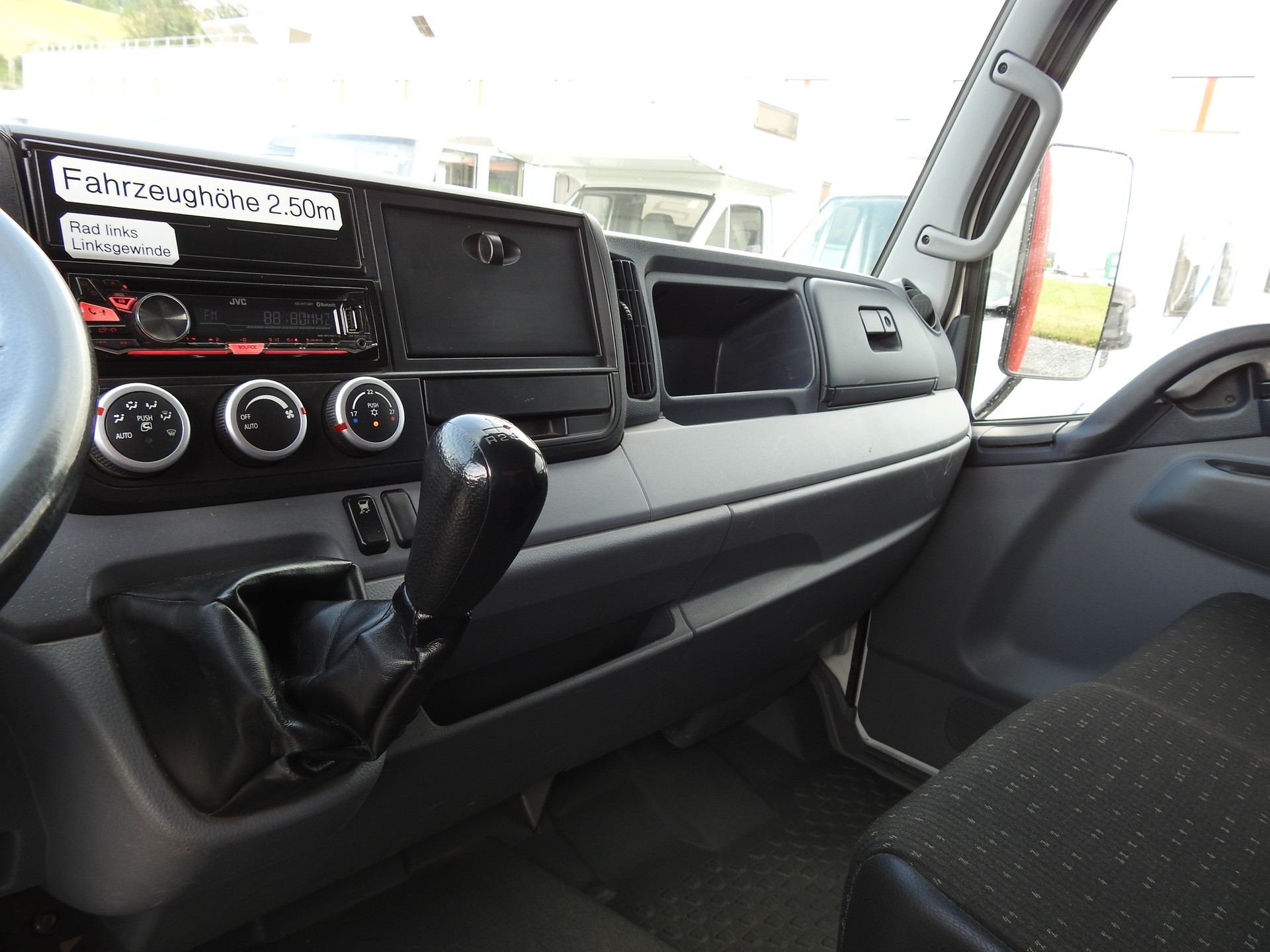 FUSO Mitsubishi Canter-image-10