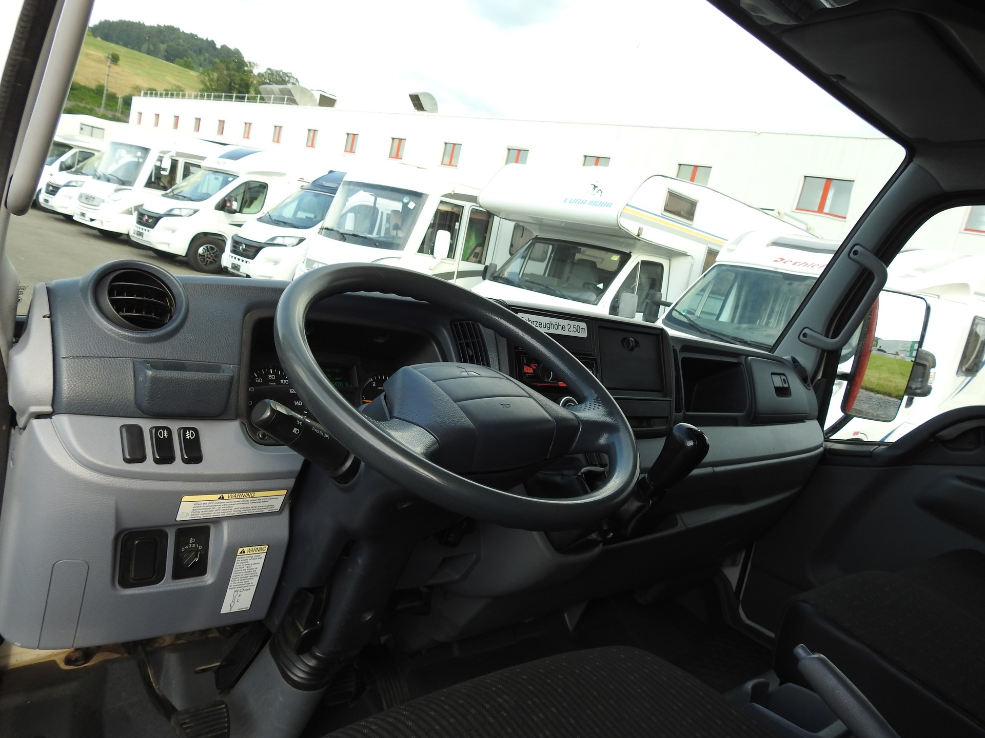 FUSO Mitsubishi Canter-image-9