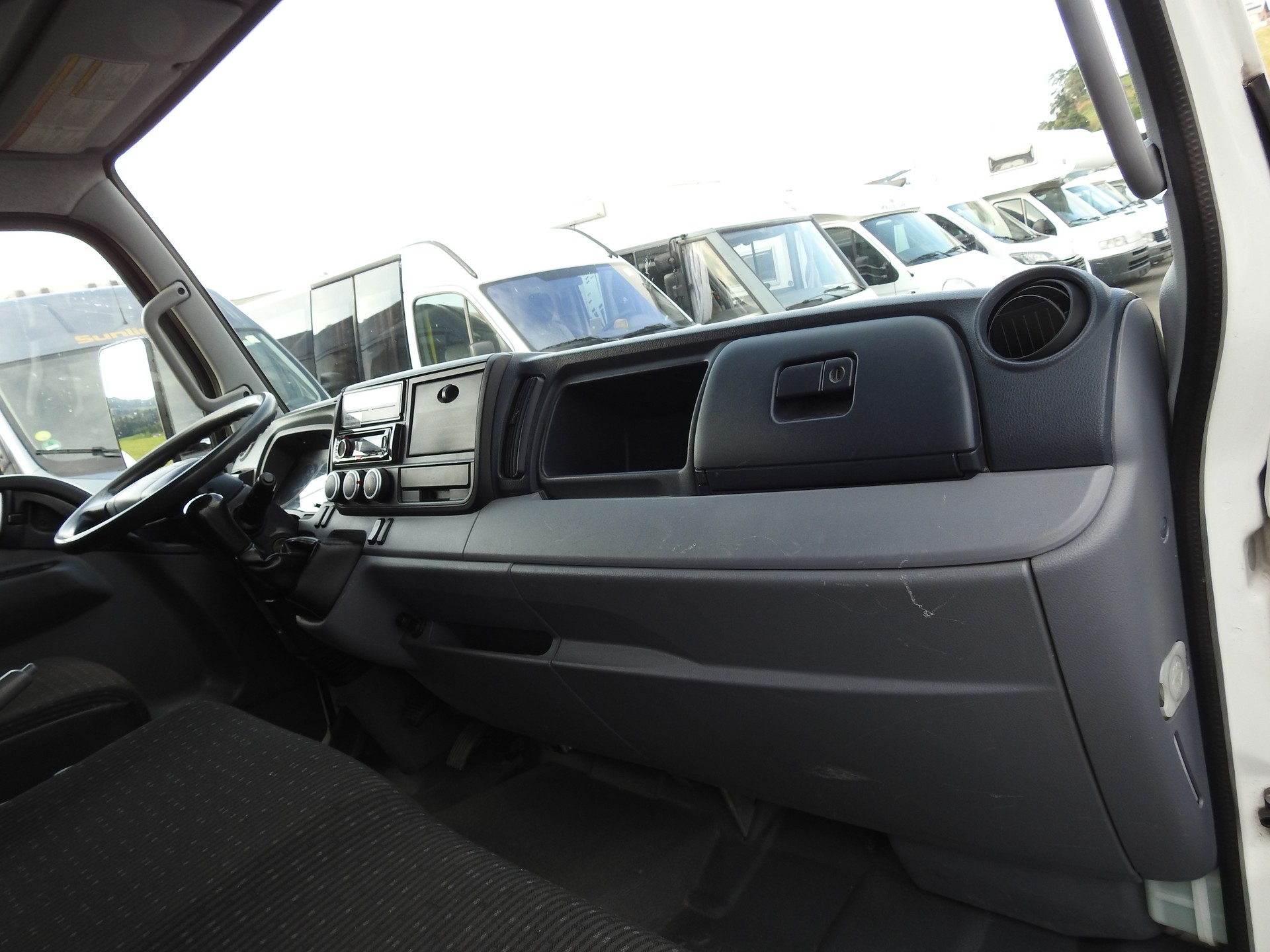 FUSO Mitsubishi Canter-image-12
