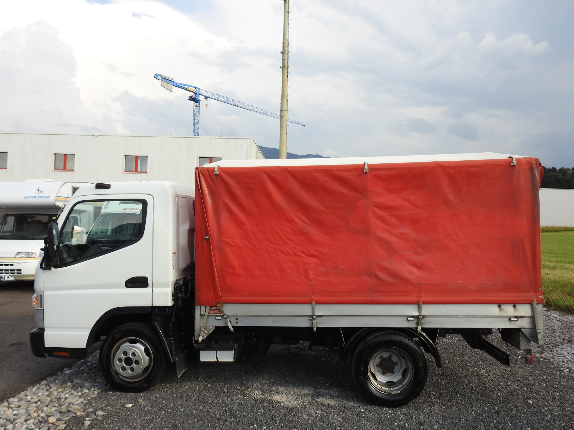 FUSO Mitsubishi Canter-showroom-element-2
